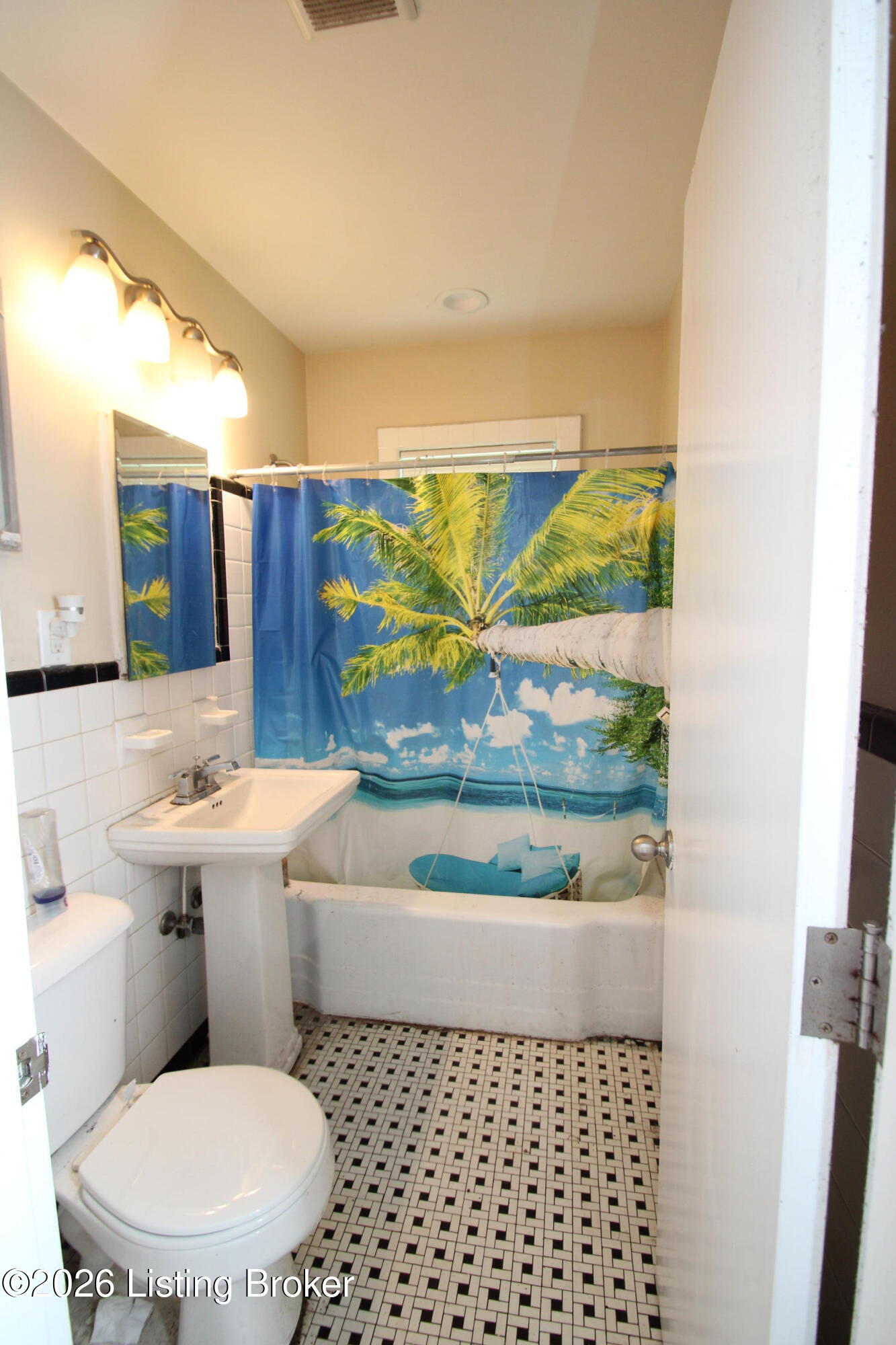 2824 Yorkshire Blvd Property Photo 7