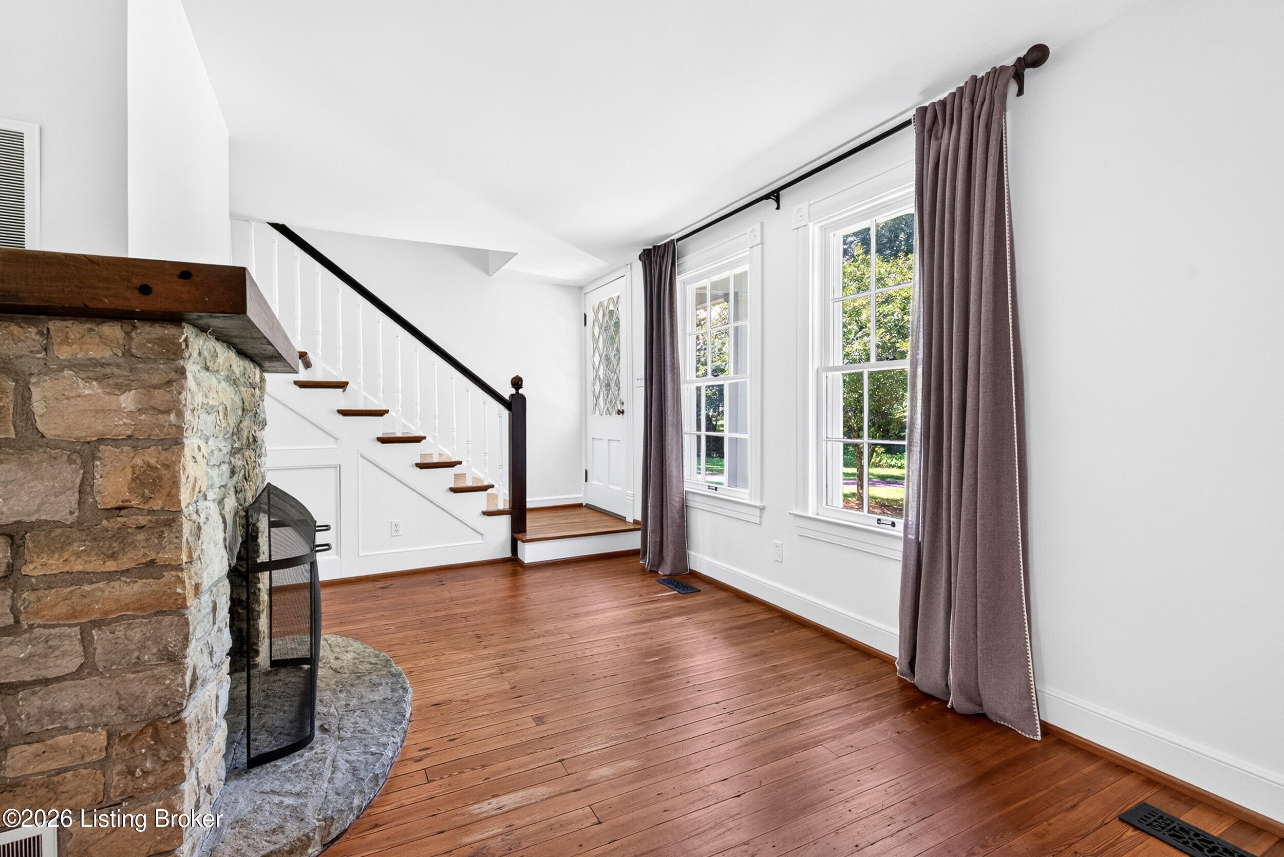 1307 Glenbrook Rd Property Photo 3