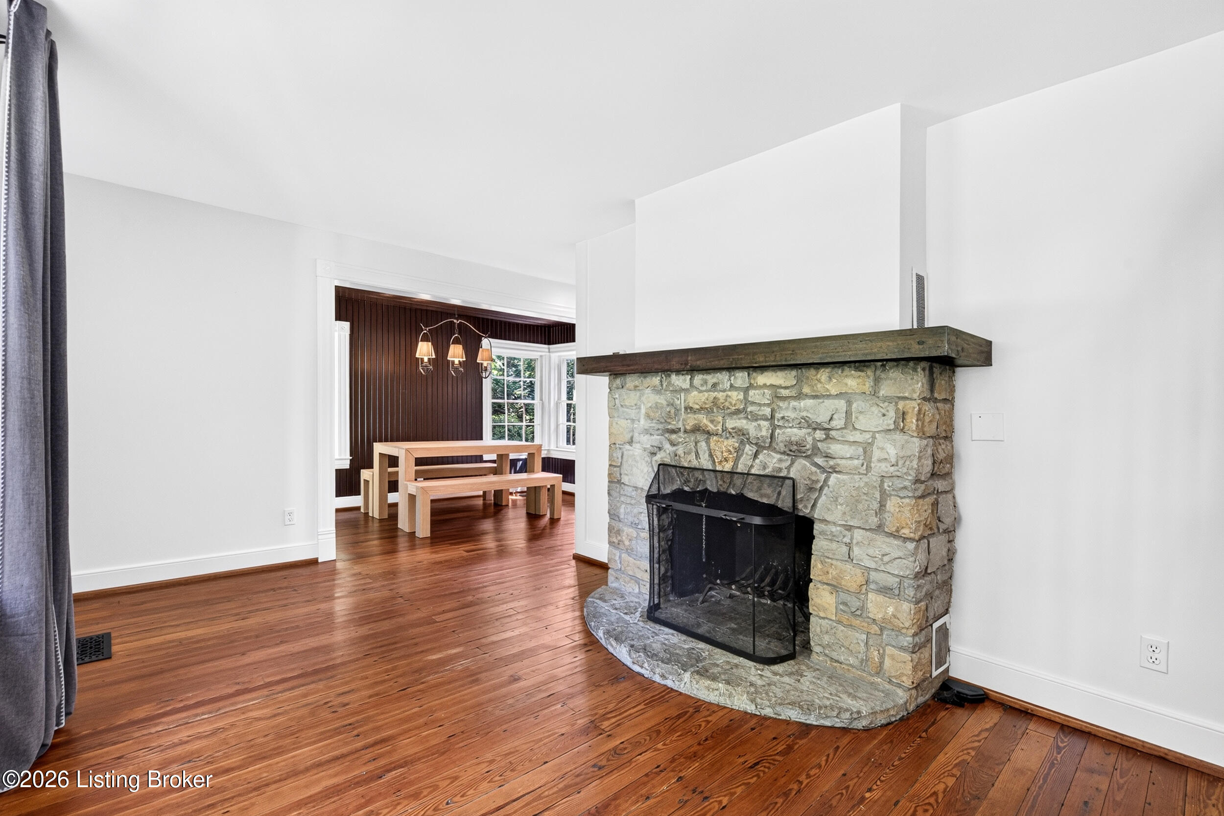 1307 Glenbrook Rd Property Photo 4