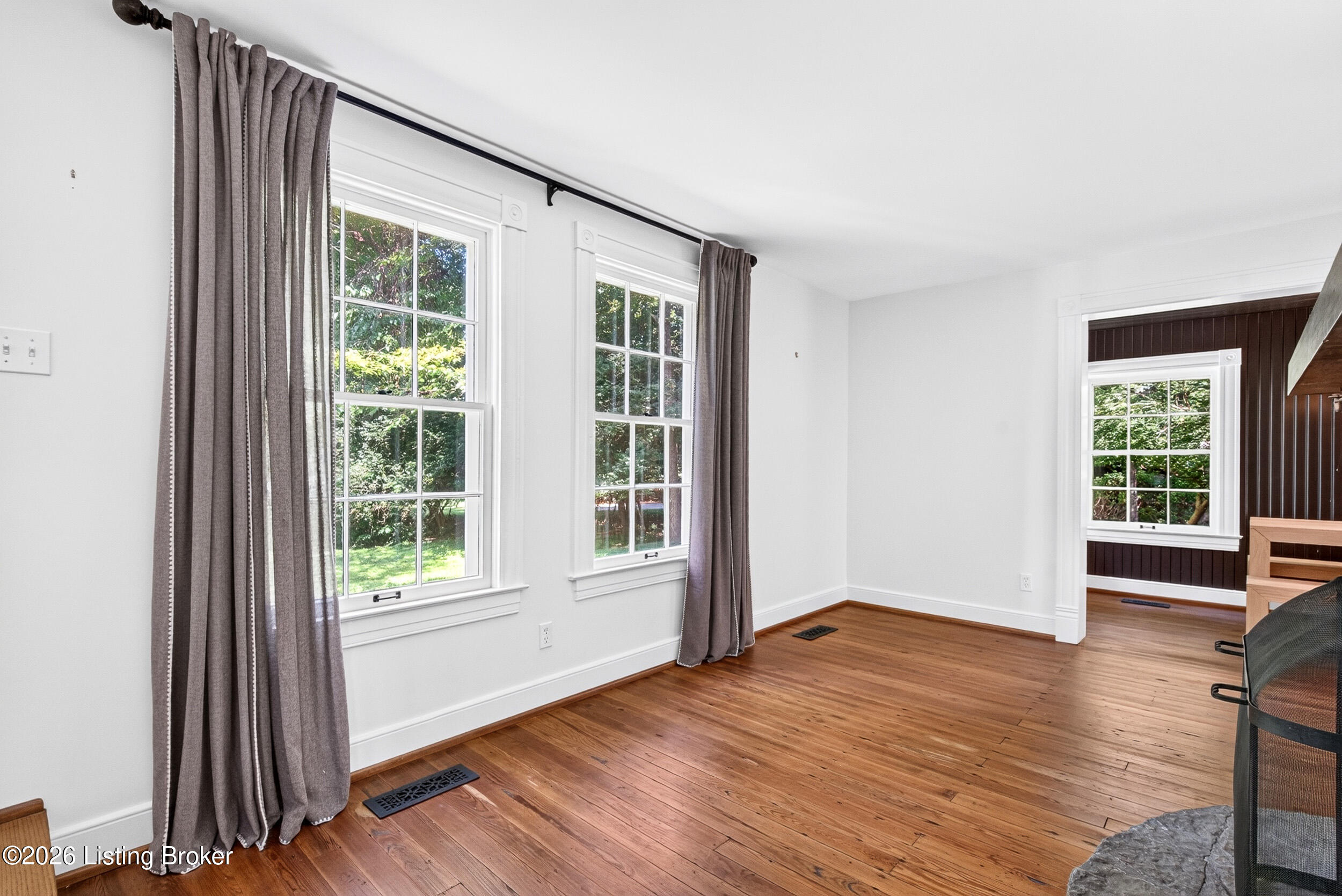 1307 Glenbrook Rd Property Photo 5