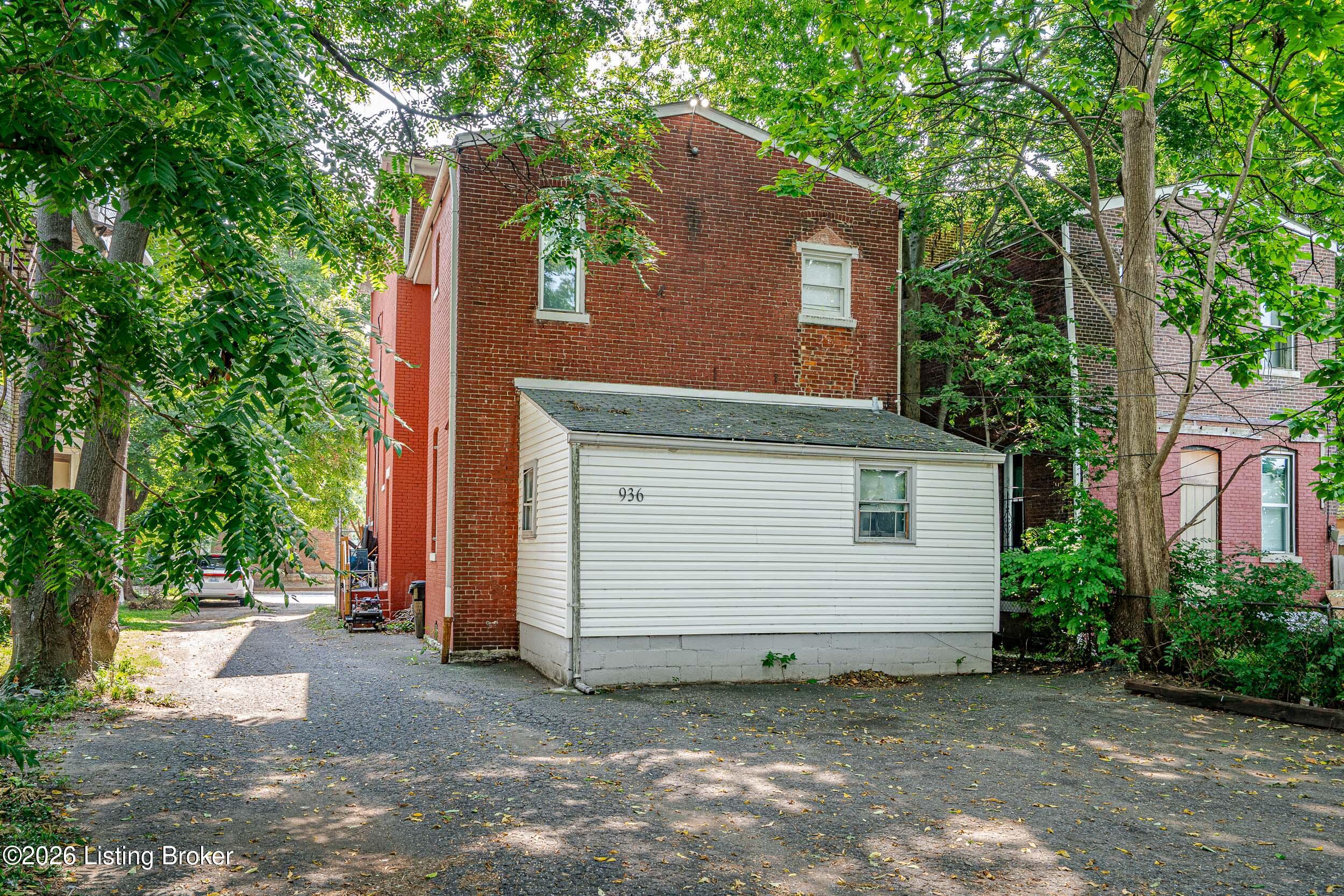 936 S 1st St Property Photo 3
