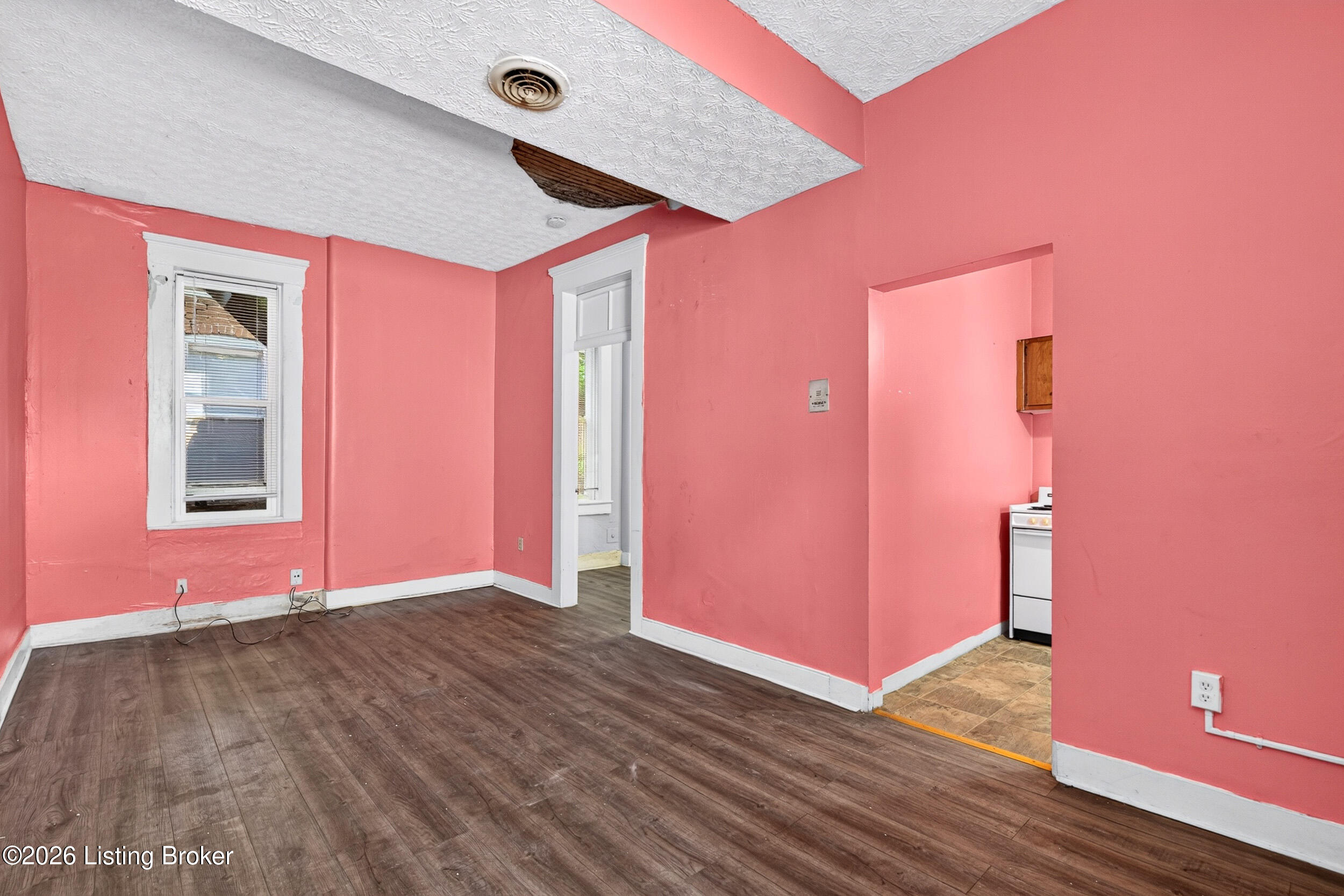 936 S 1st St Property Photo 6