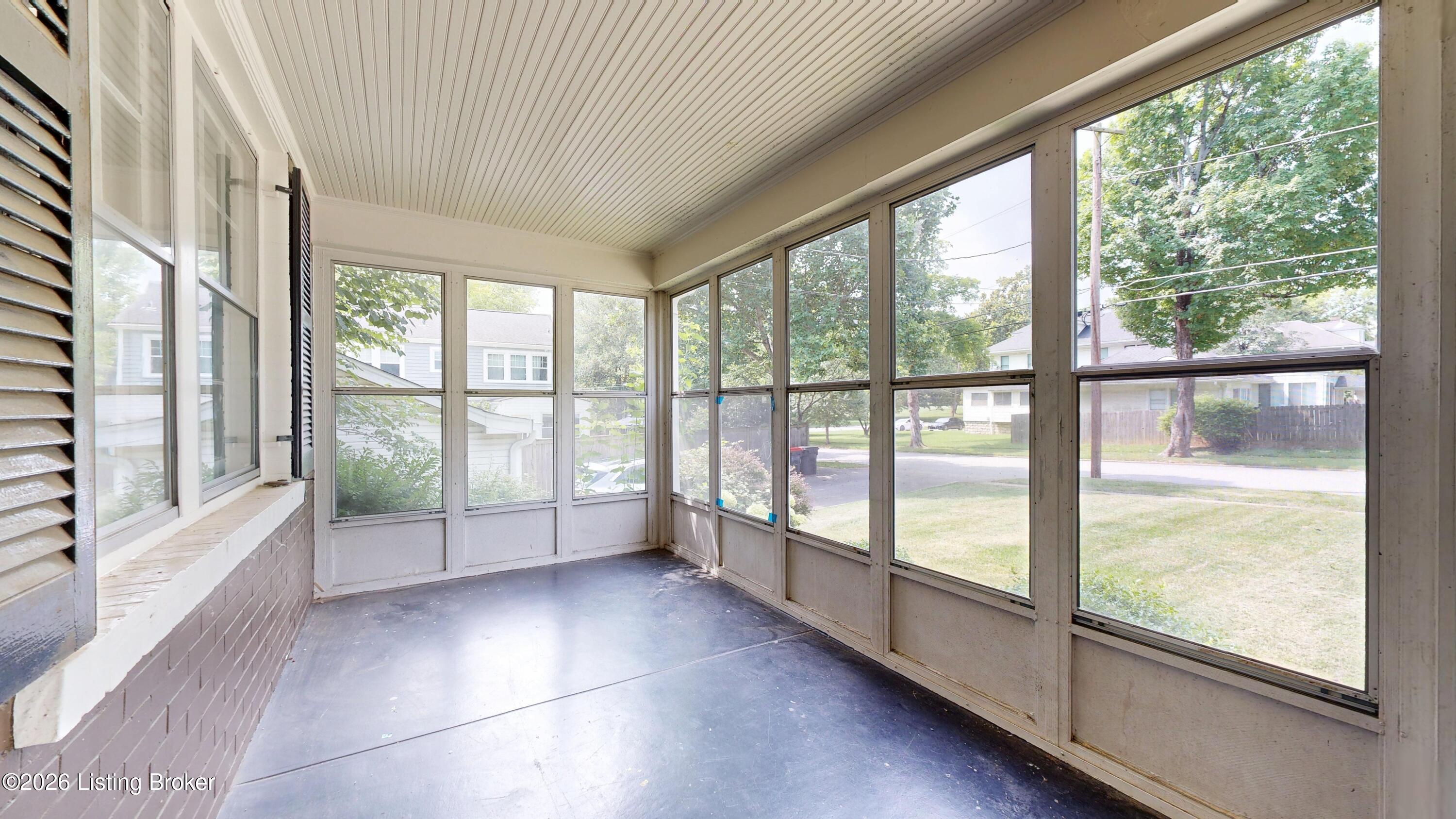 299 Winton Ave Property Photo 3