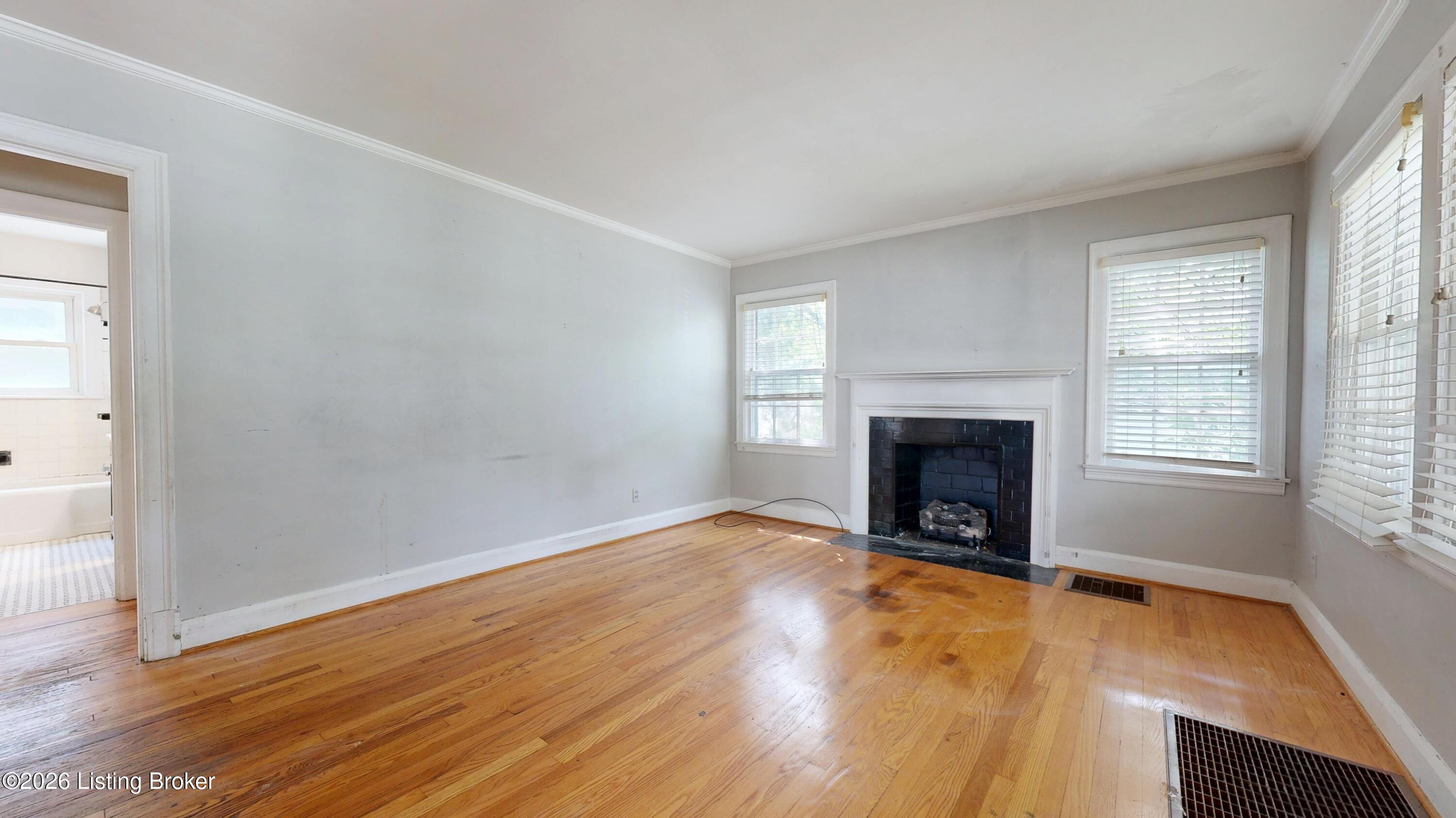 299 Winton Ave Property Photo 5