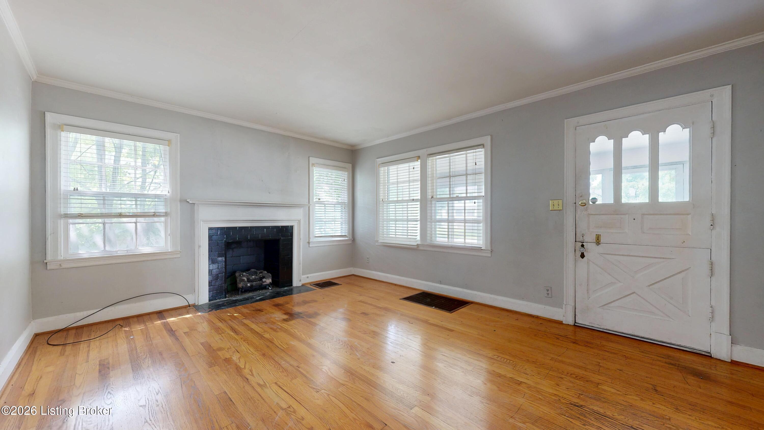 299 Winton Ave Property Photo 6