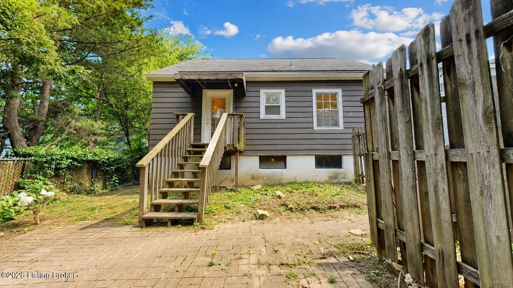 299 Winton Ave Property Photo 14