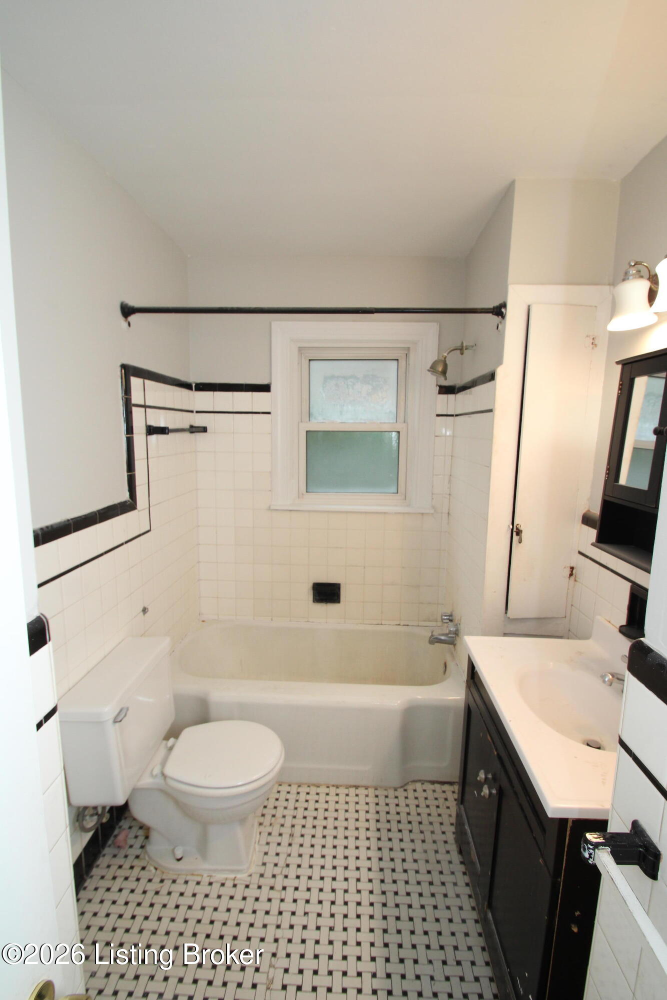 299 Winton Ave Property Photo 15