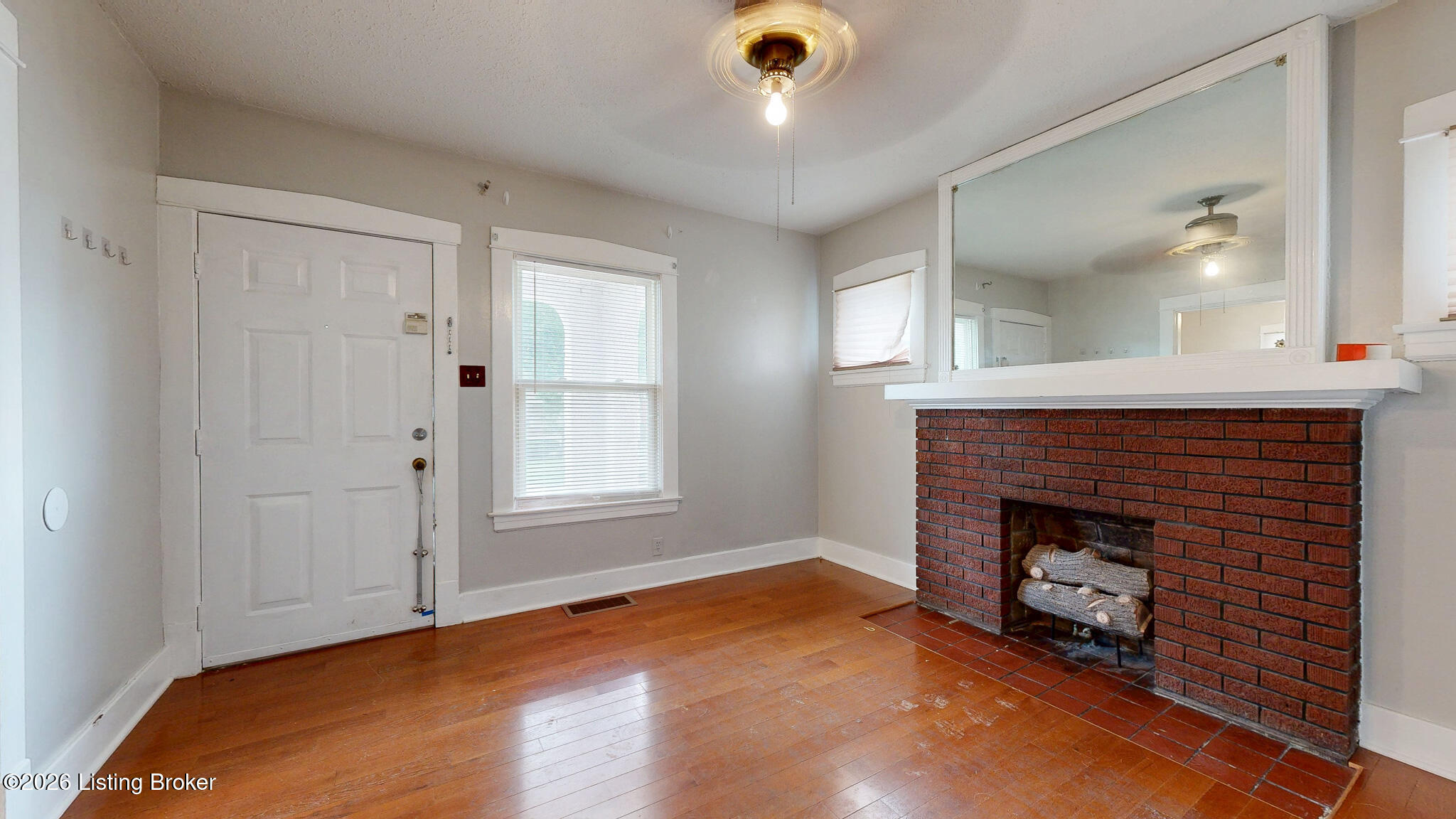 640 Ervay Ave Property Photo 3