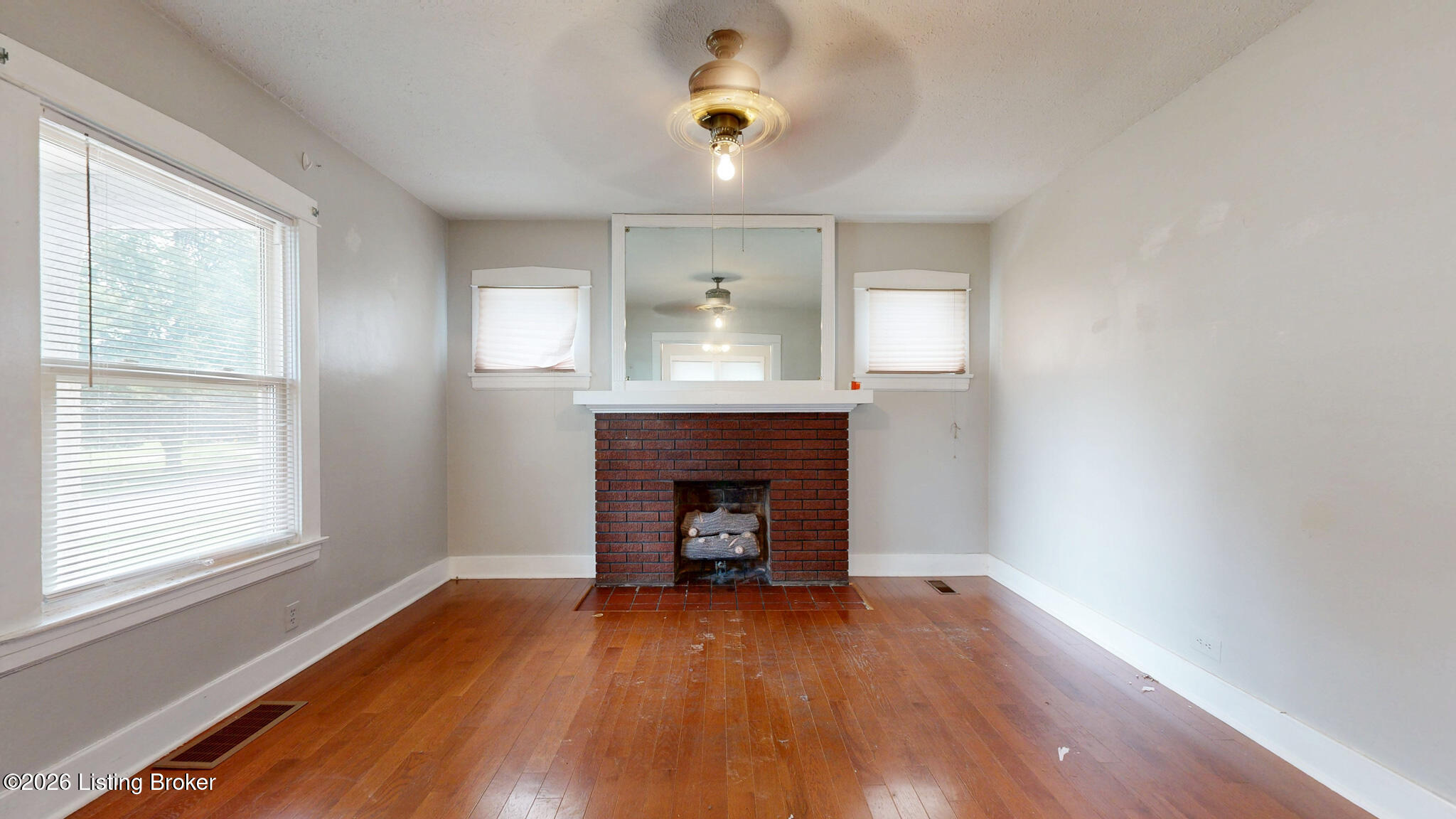 640 Ervay Ave Property Photo 5