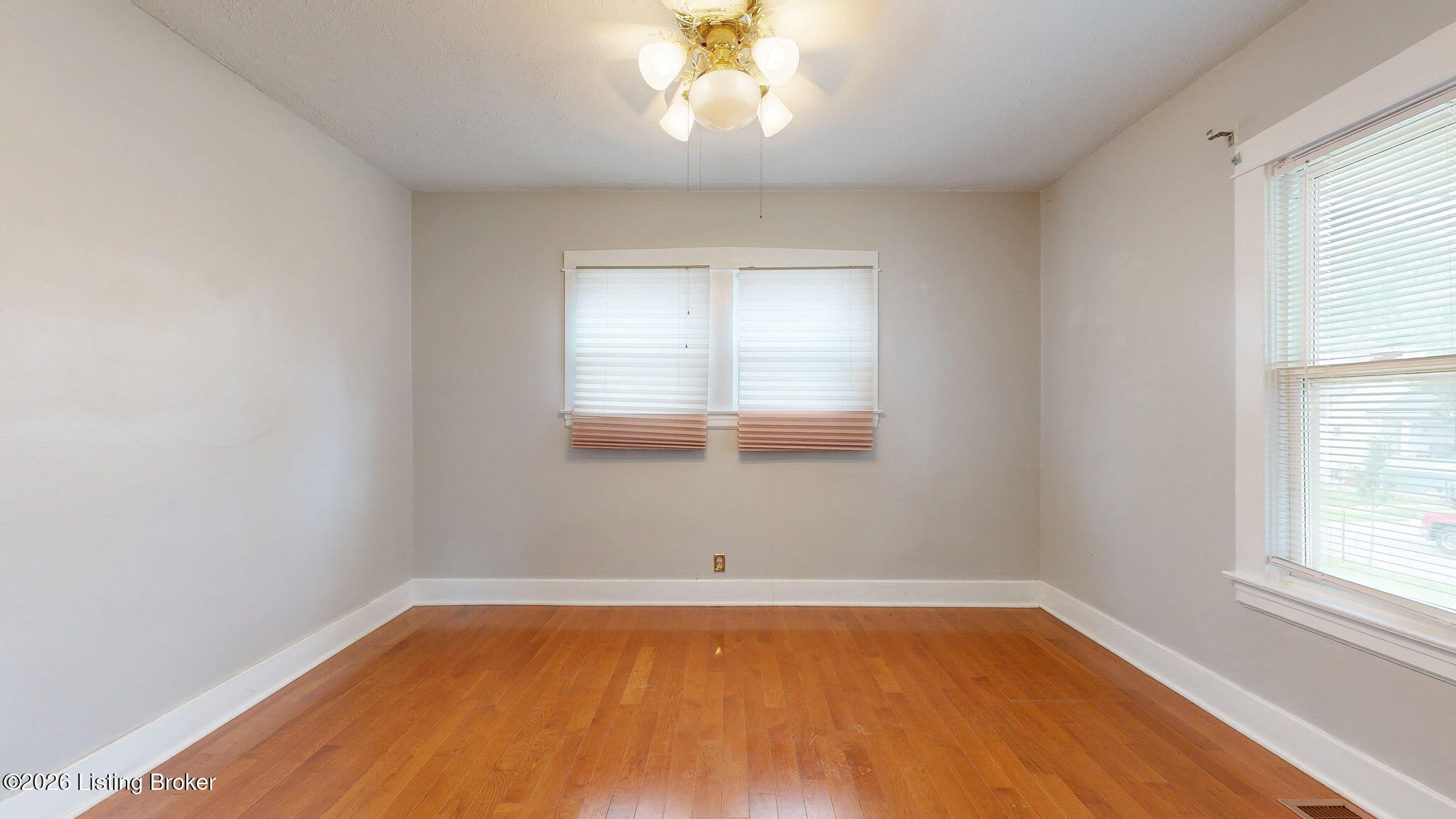 640 Ervay Ave Property Photo 6