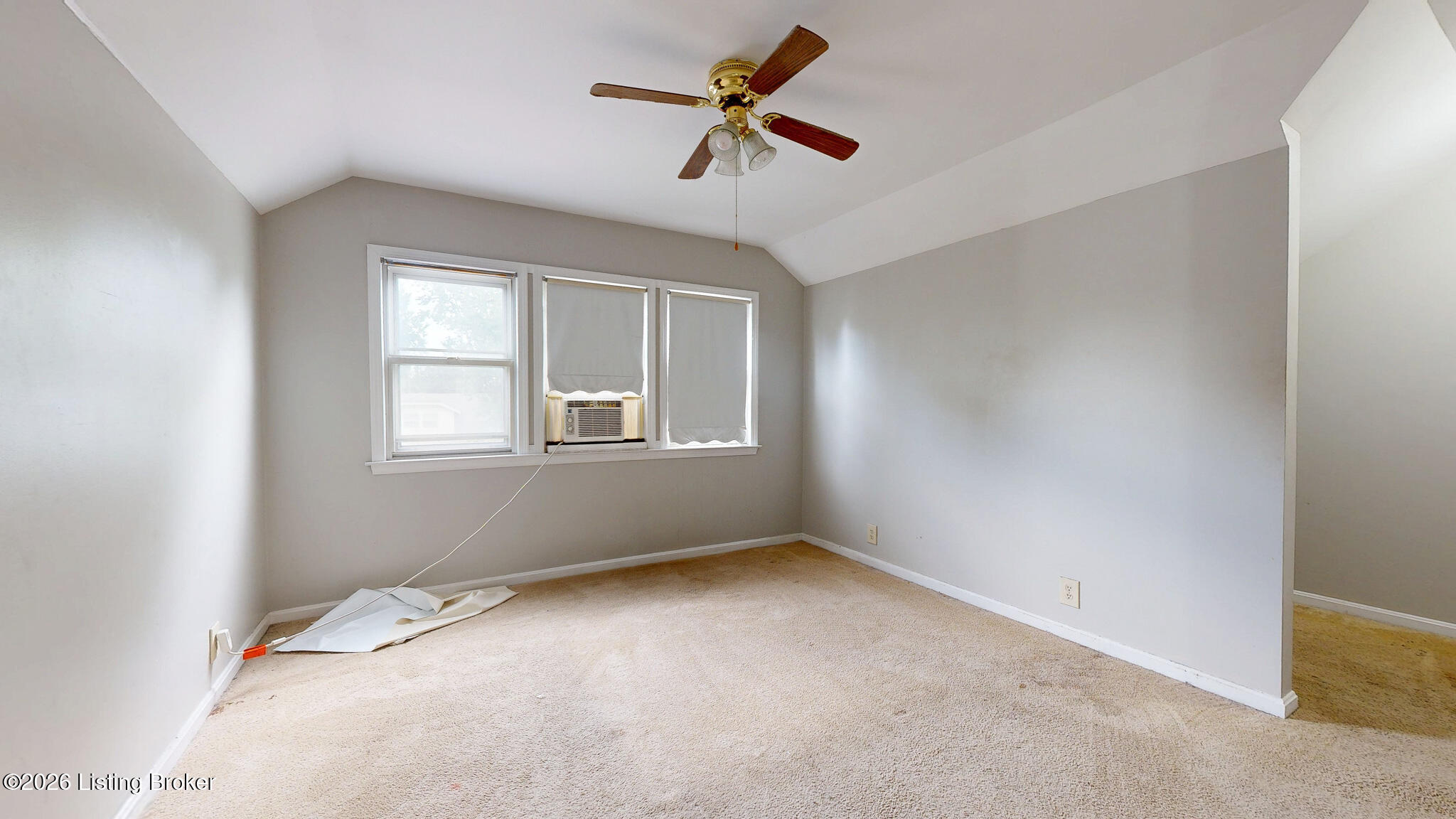 640 Ervay Ave Property Photo 15