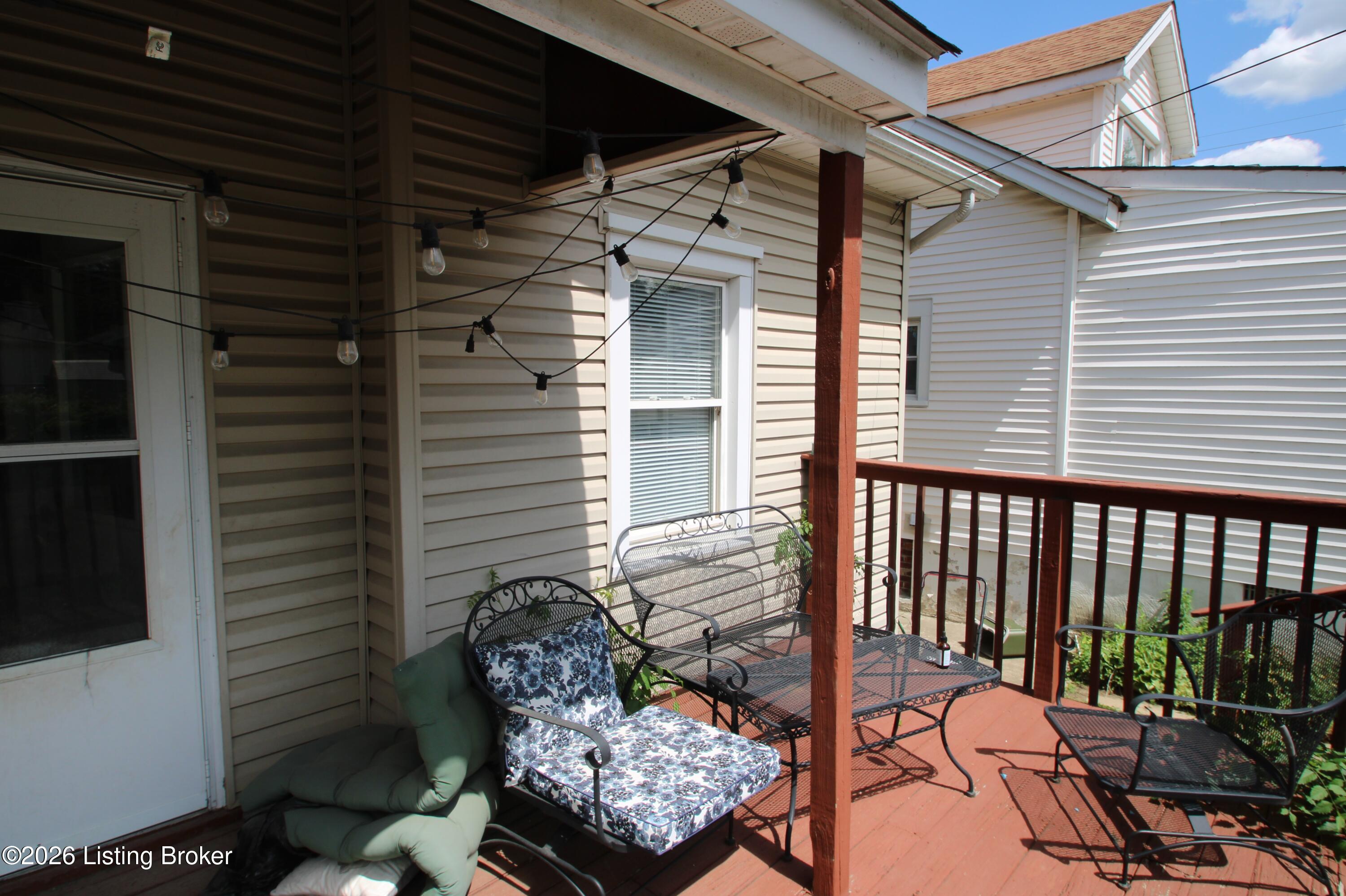 640 Ervay Ave Property Photo 24