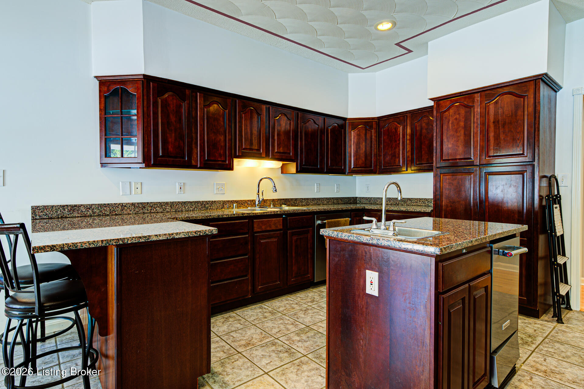 282 Halls Ln Property Photo 13