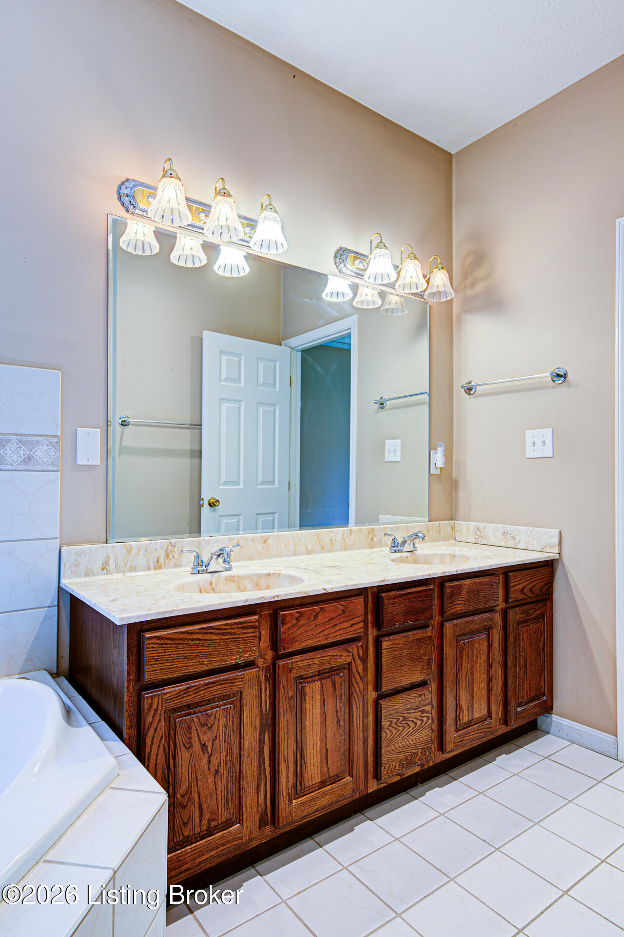 282 Halls Ln Property Photo 20