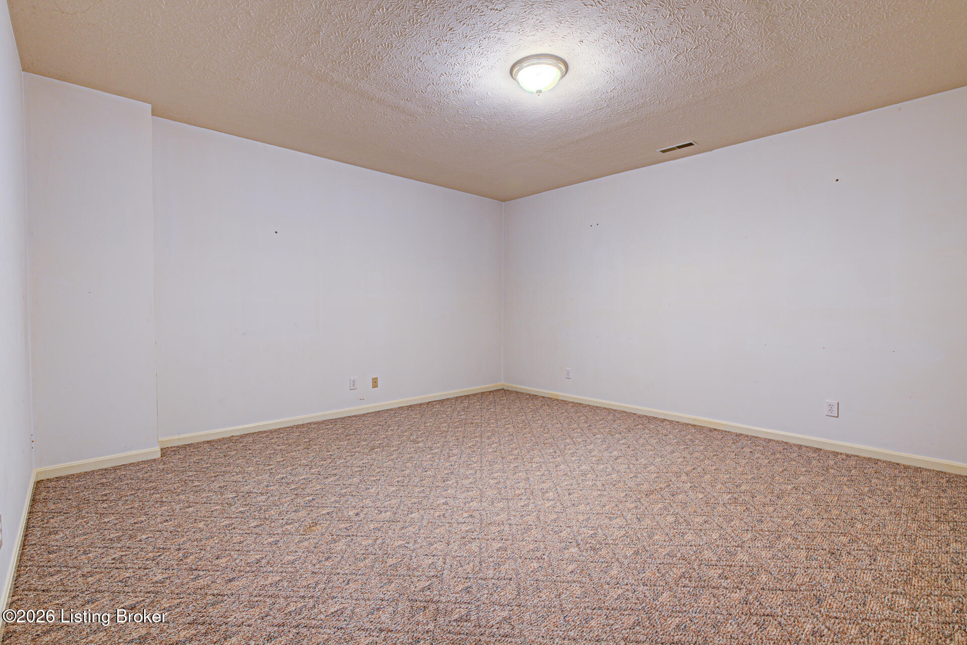 282 Halls Ln Property Photo 40