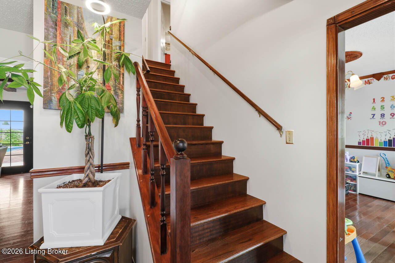 1037 Cobblestone Cir Property Photo 7