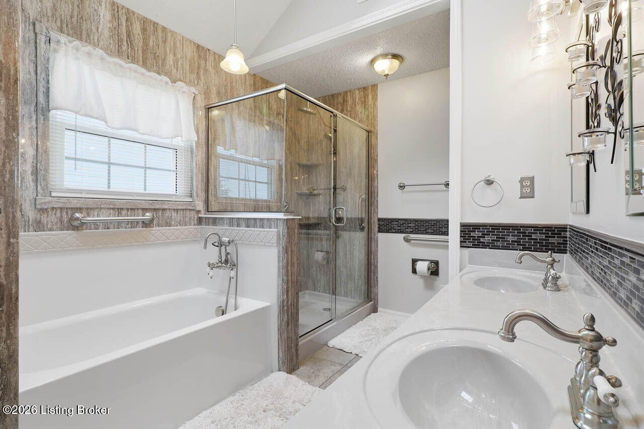 1037 Cobblestone Cir Property Photo 28