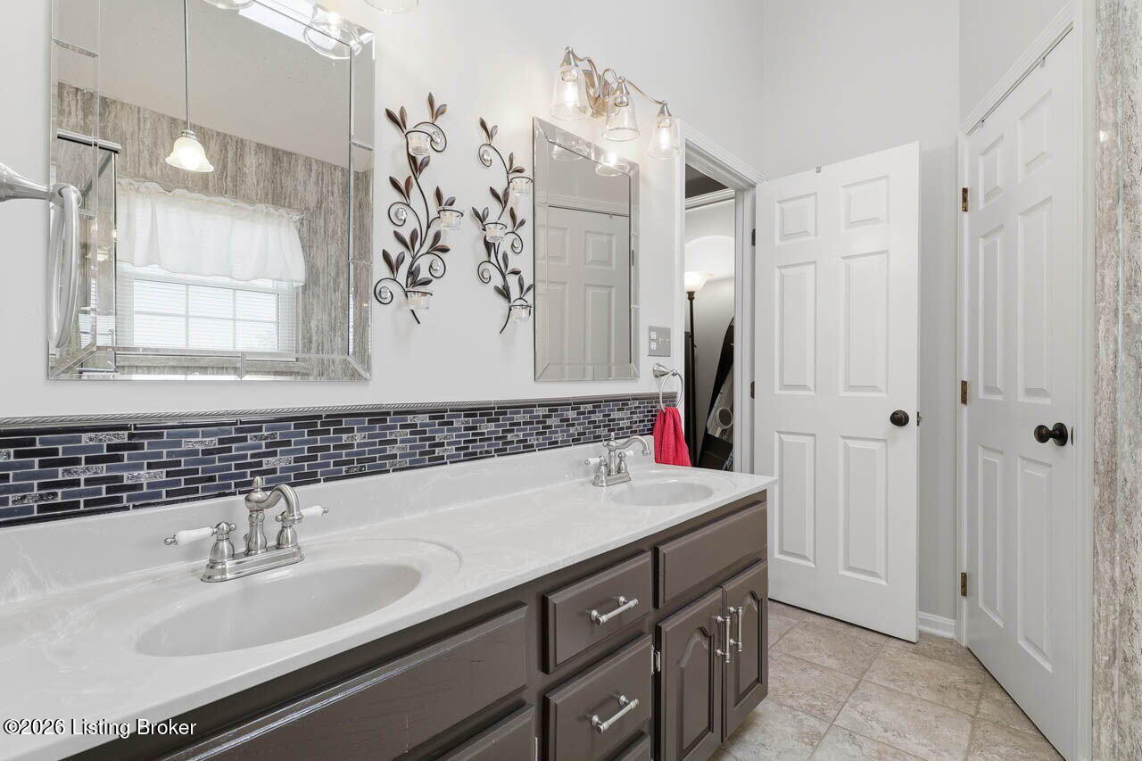 1037 Cobblestone Cir Property Photo 29