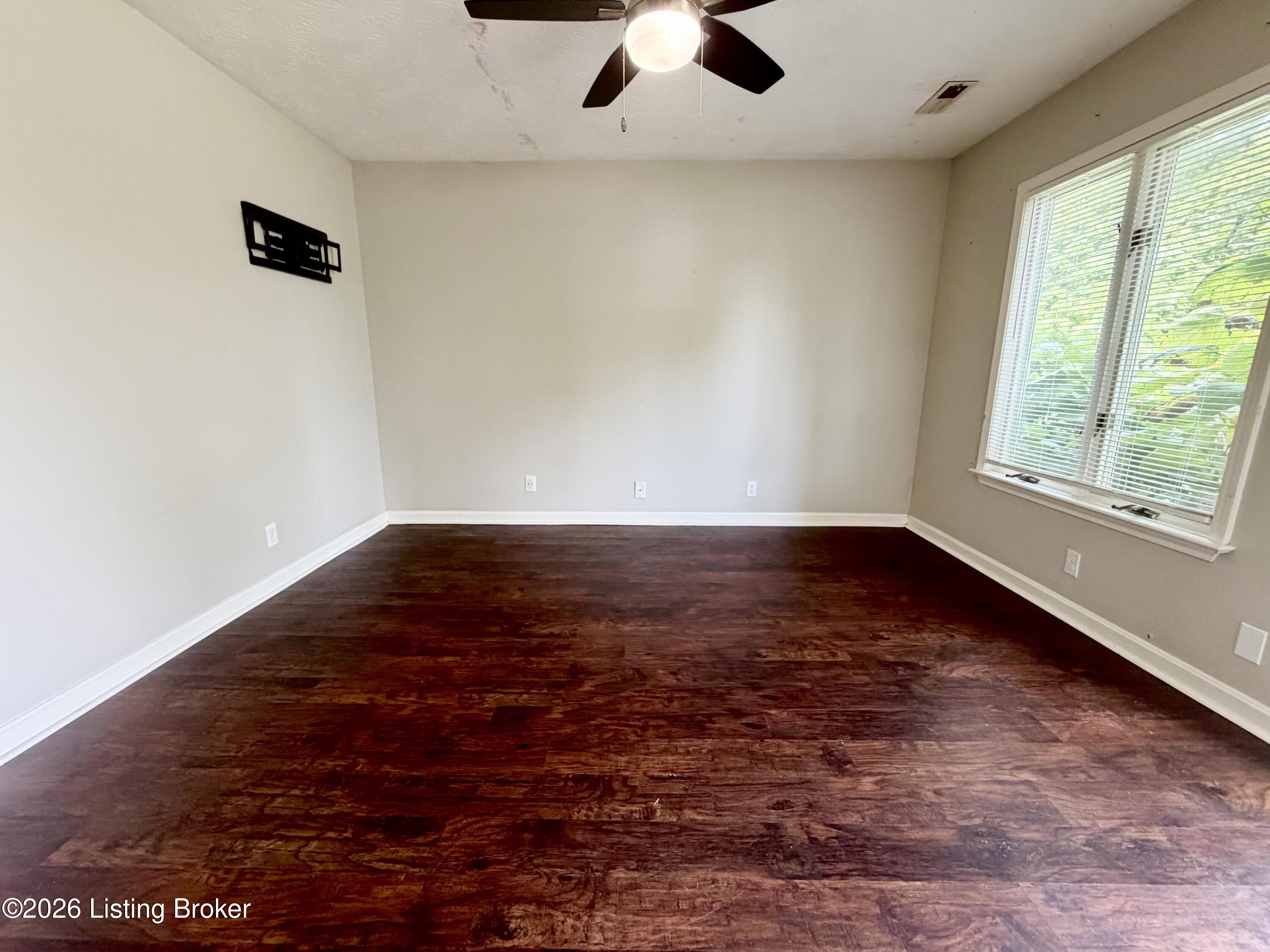 821 Commerce St Property Photo 2