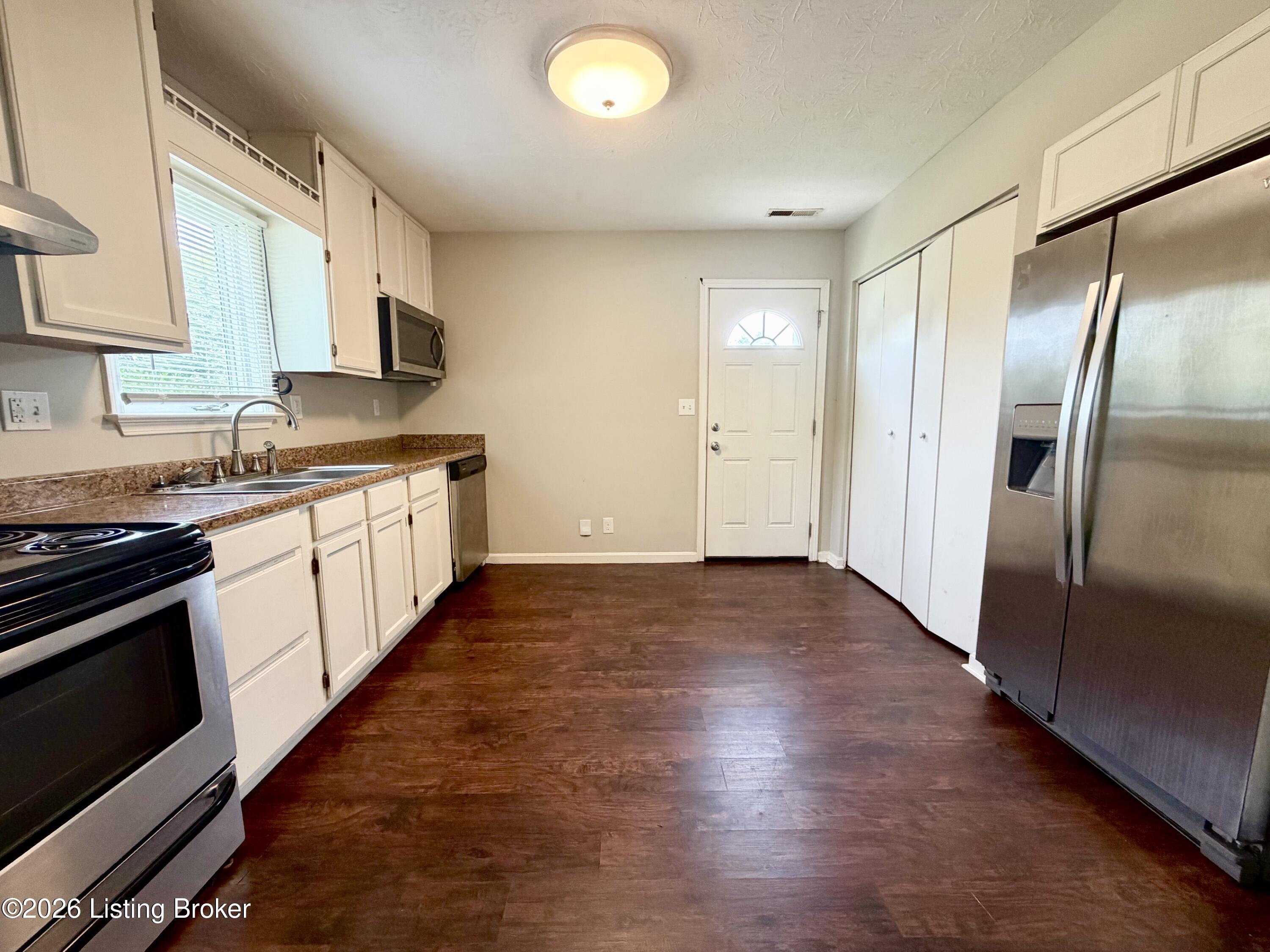 821 Commerce St Property Photo 3