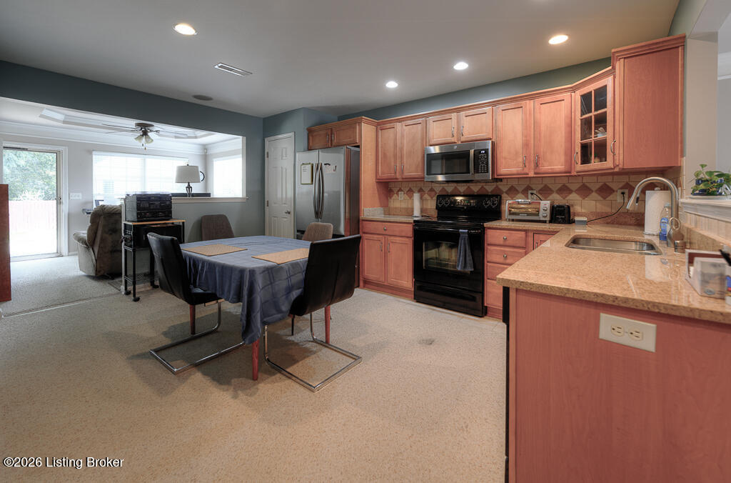 7023 Adeno Way Property Photo 14