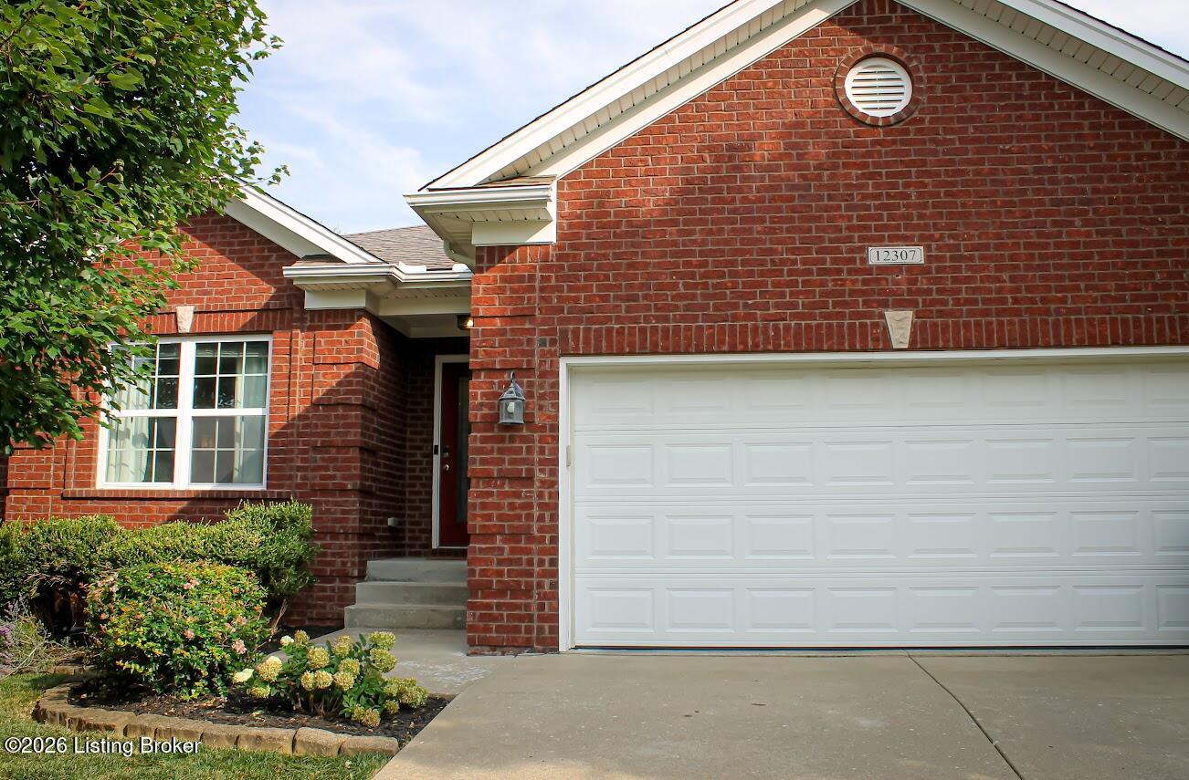 12307 Amber Woods Ct Property Photo 2