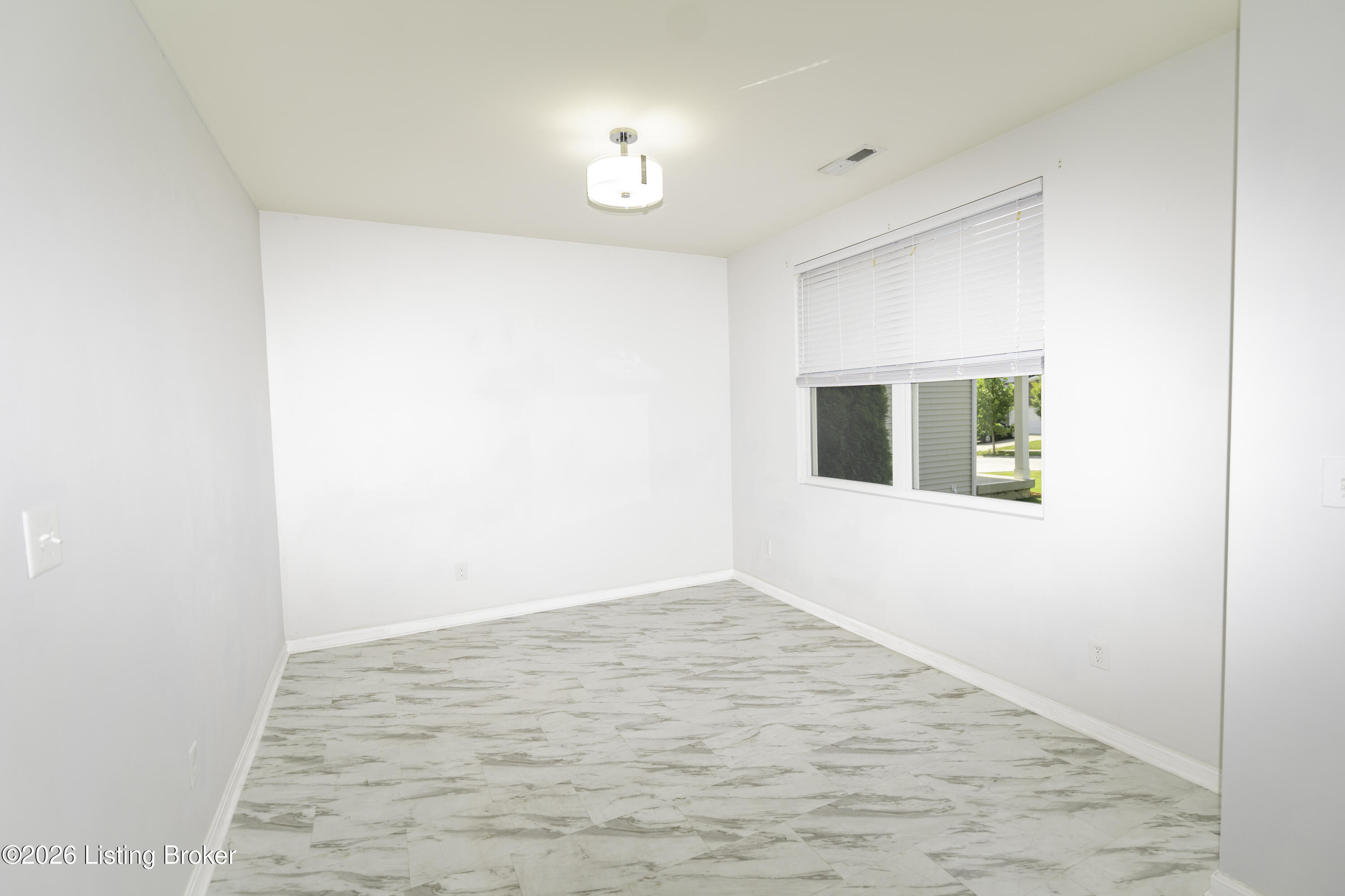 11705 Beacon Ct Property Photo 3