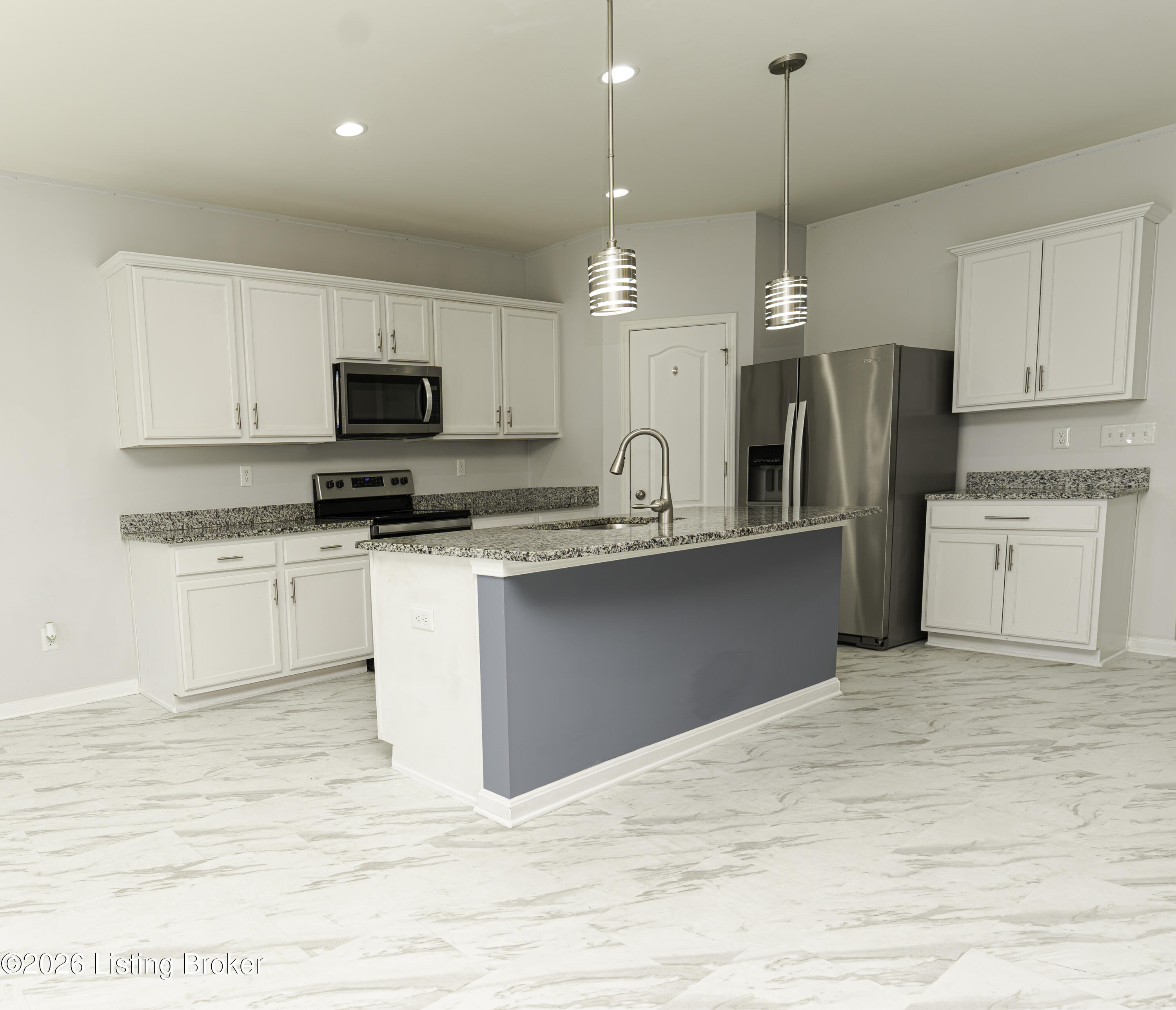 11705 Beacon Ct Property Photo 4