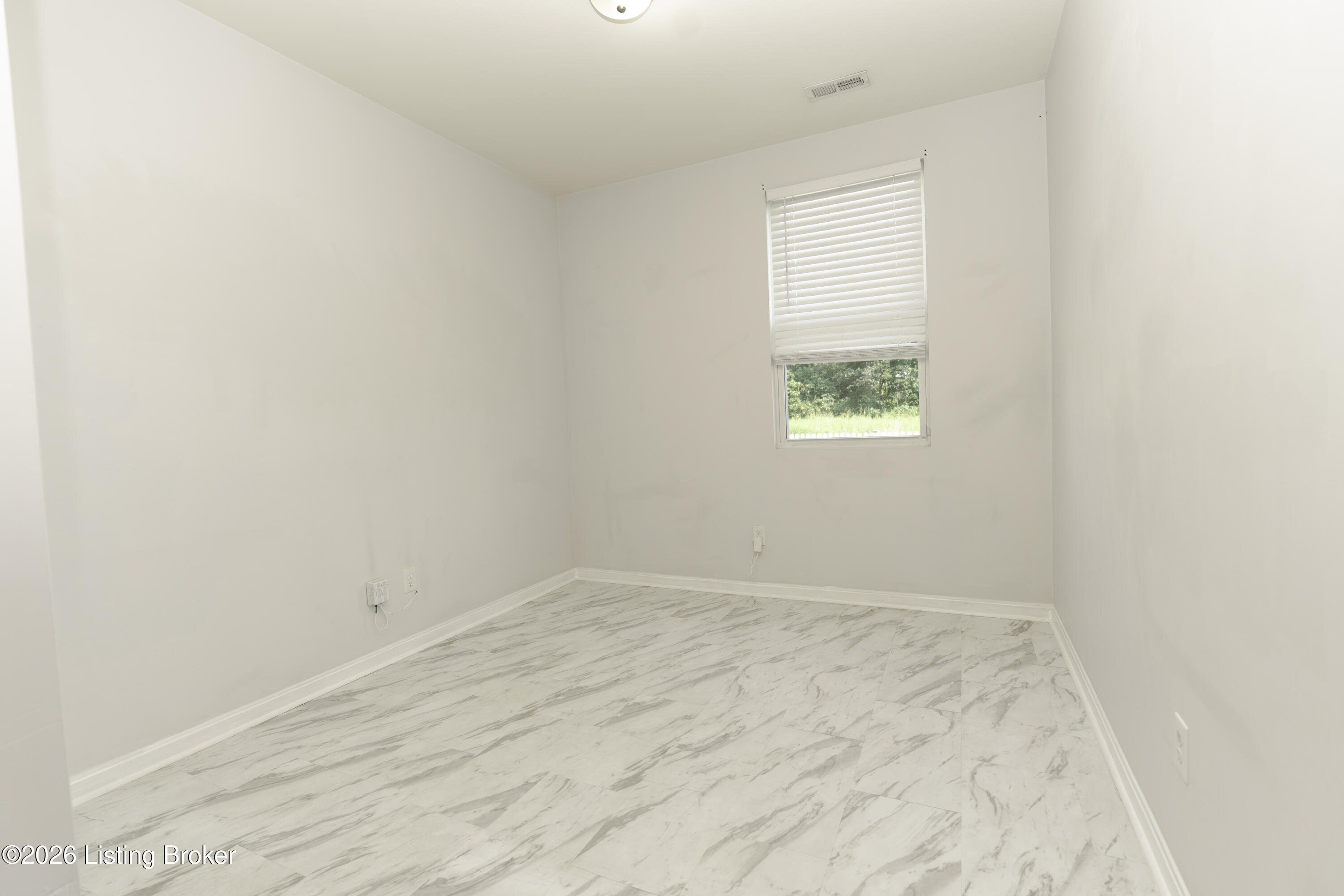 11705 Beacon Ct Property Photo 9