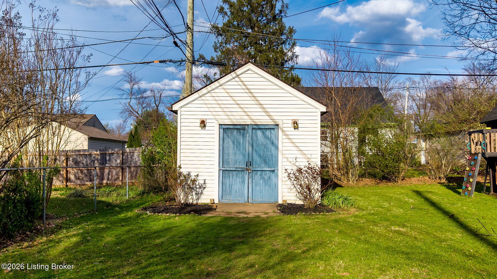 2507 Clearbrook Dr Property Photo 32