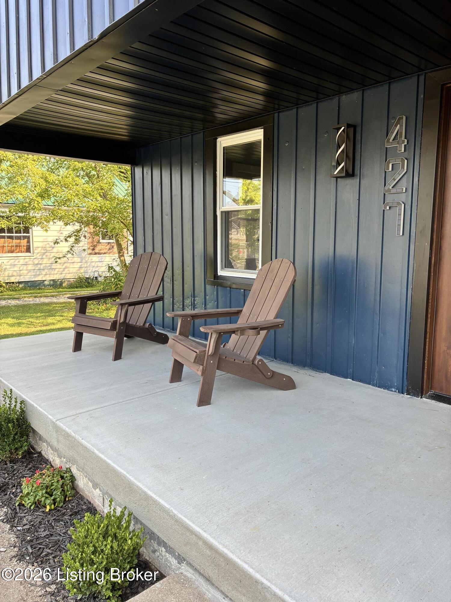 427 Millerstown St Property Photo 4