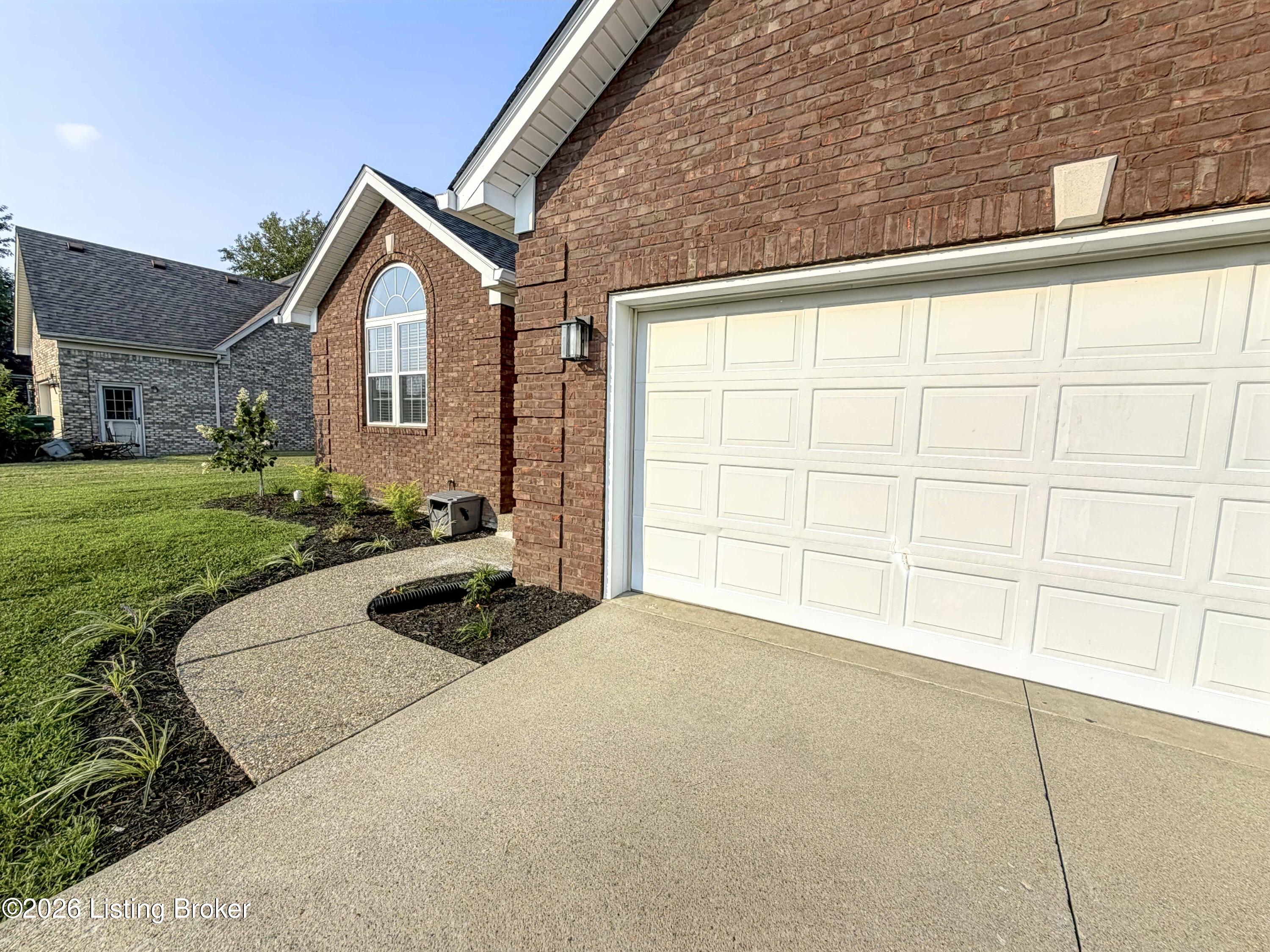 484 New Christman Ln Property Photo 3