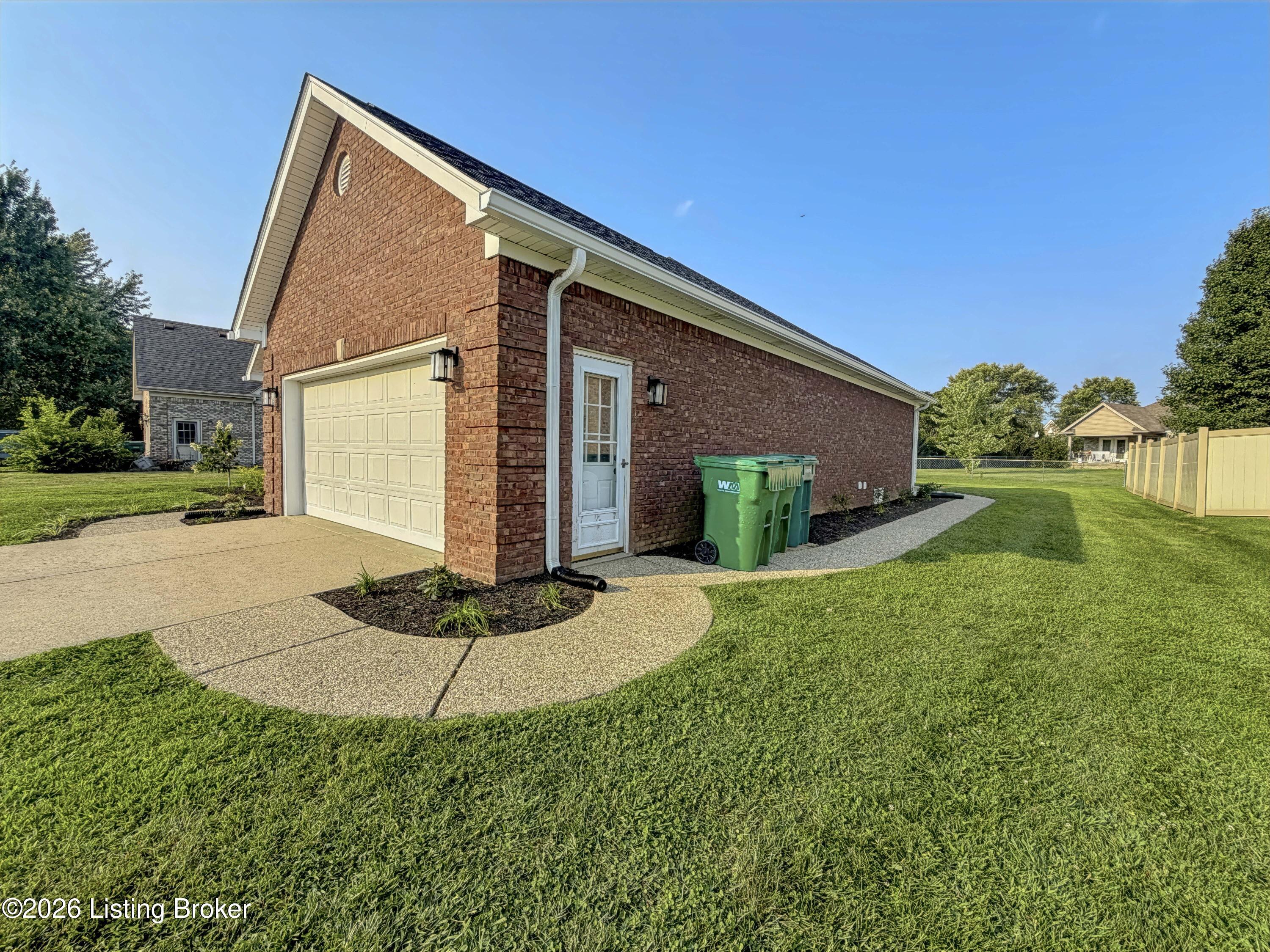 484 New Christman Ln Property Photo 4