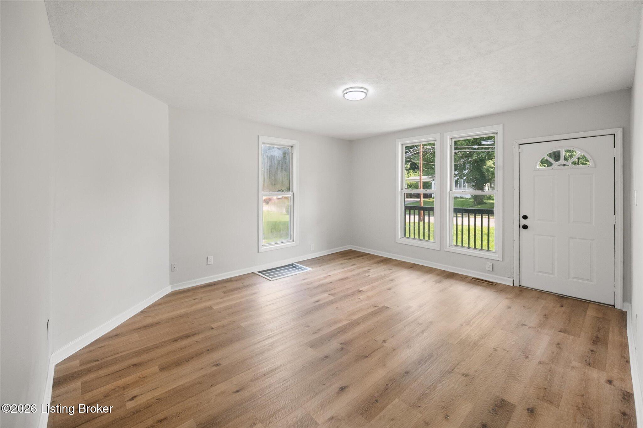 204 W Tenny Ave Property Photo 5