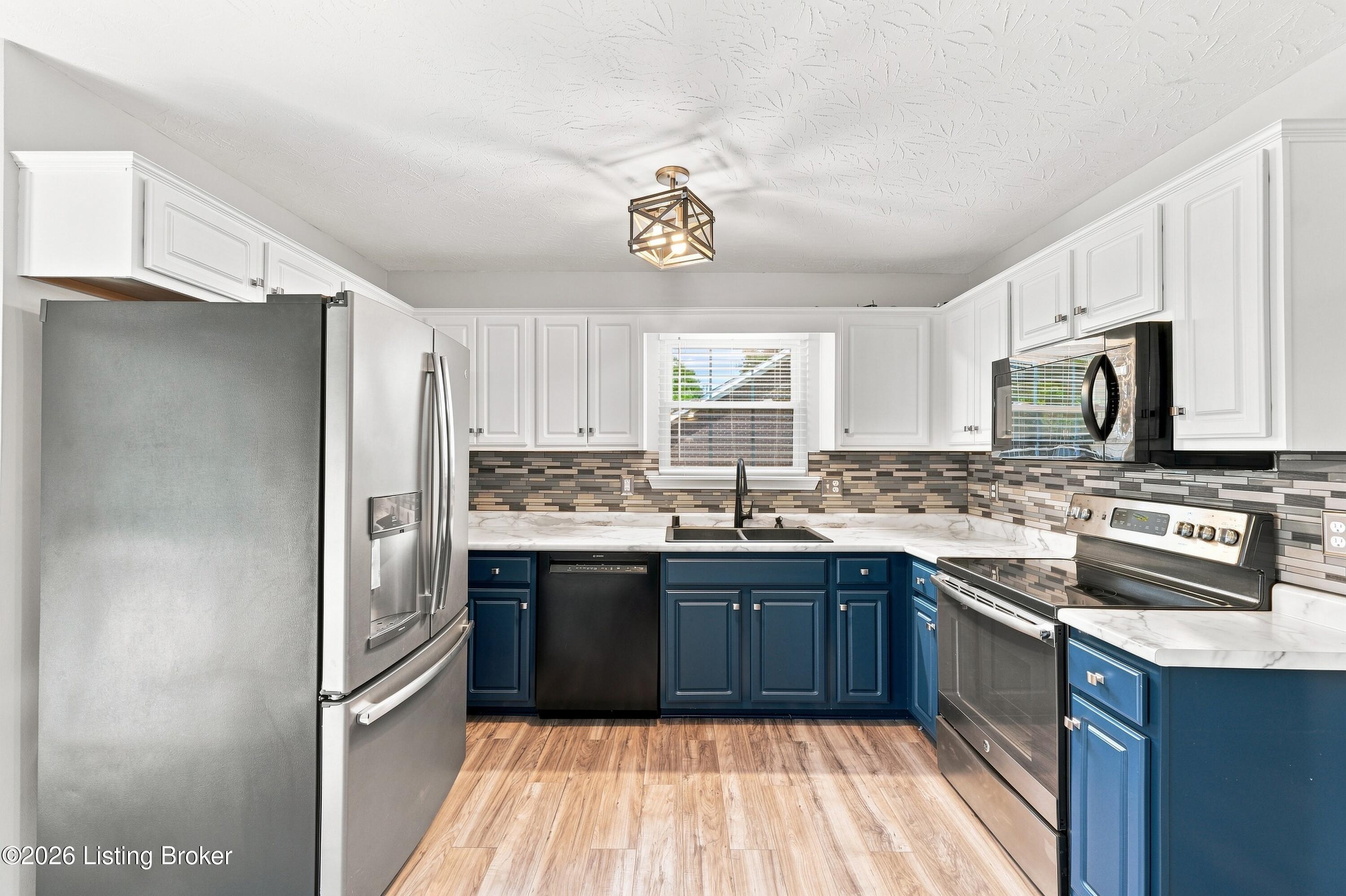 659 Justin Trail Property Photo 13