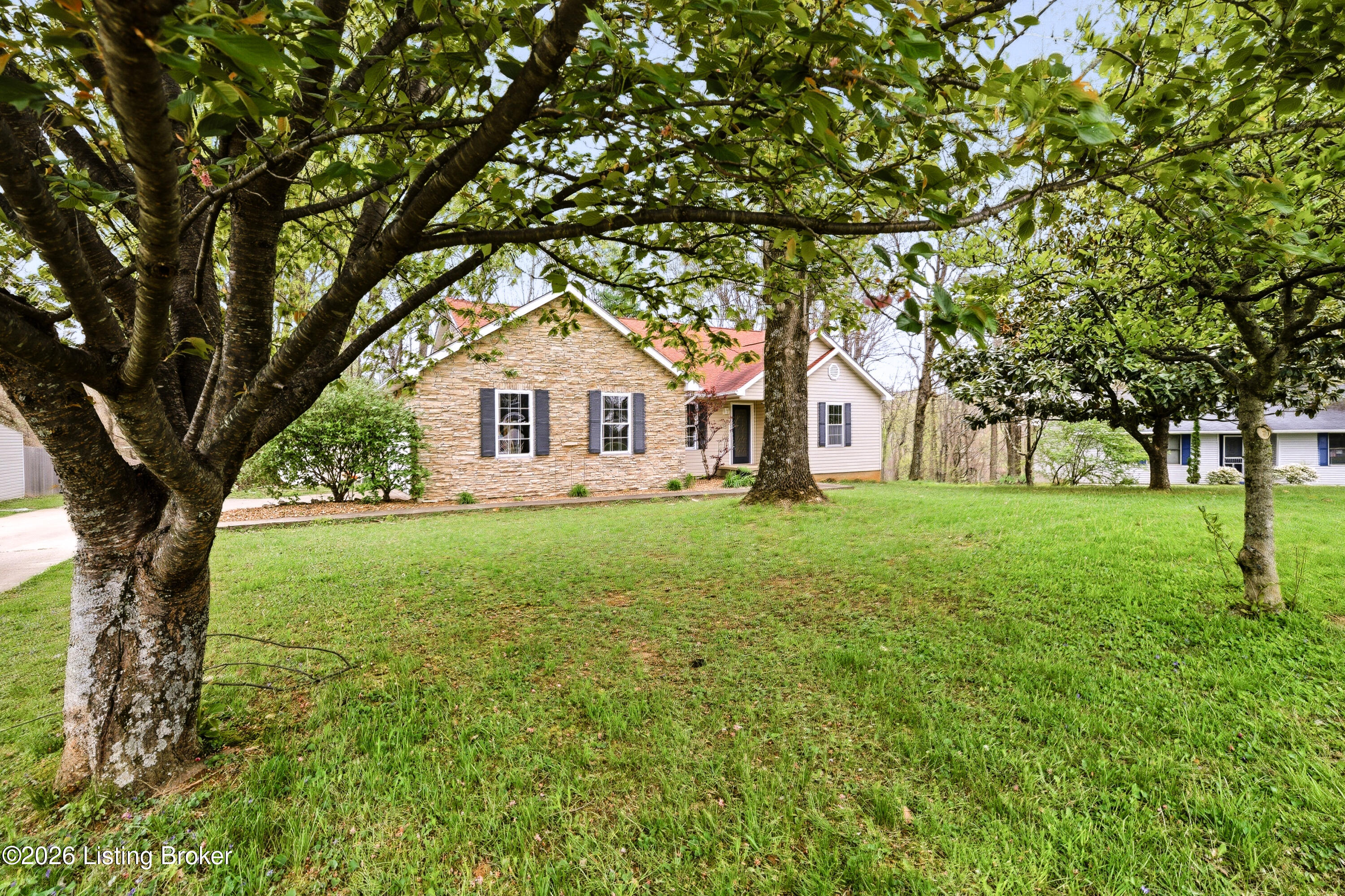 250 Wicker Ln Property Photo 2