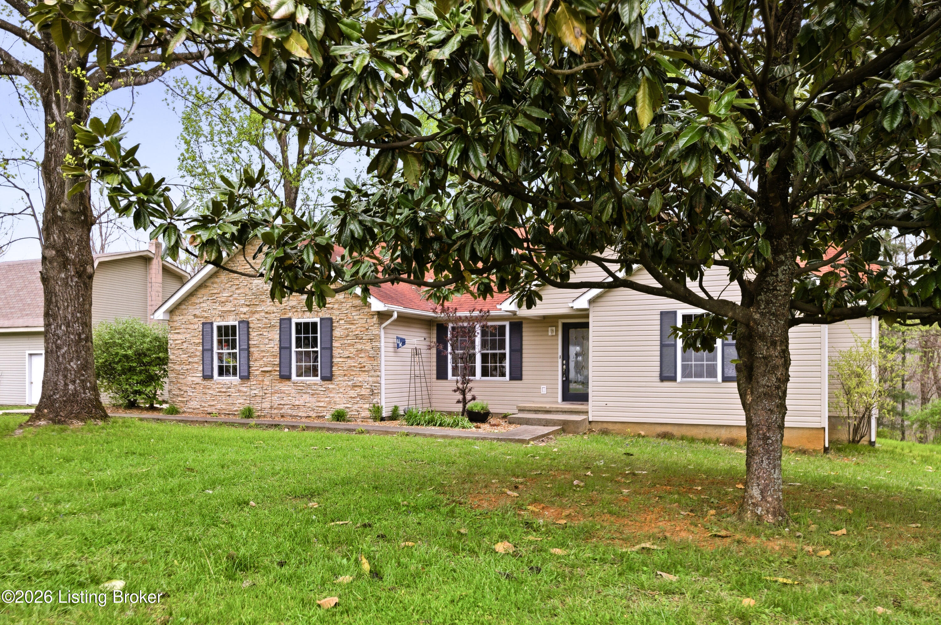 250 Wicker Ln Property Photo 5