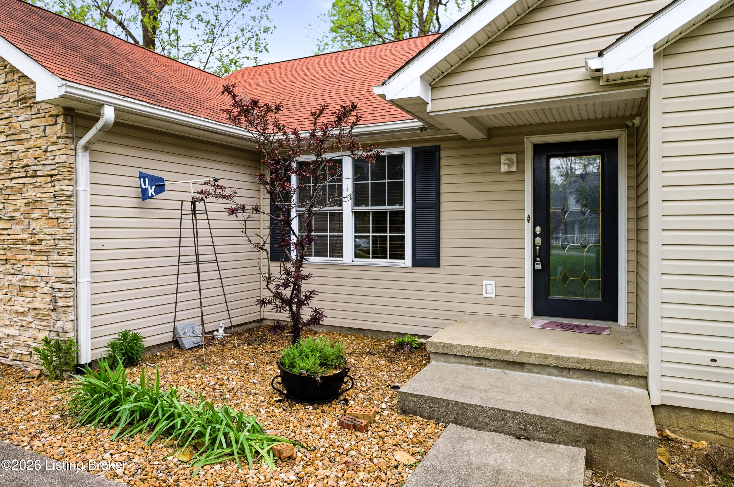 250 Wicker Ln Property Photo 6