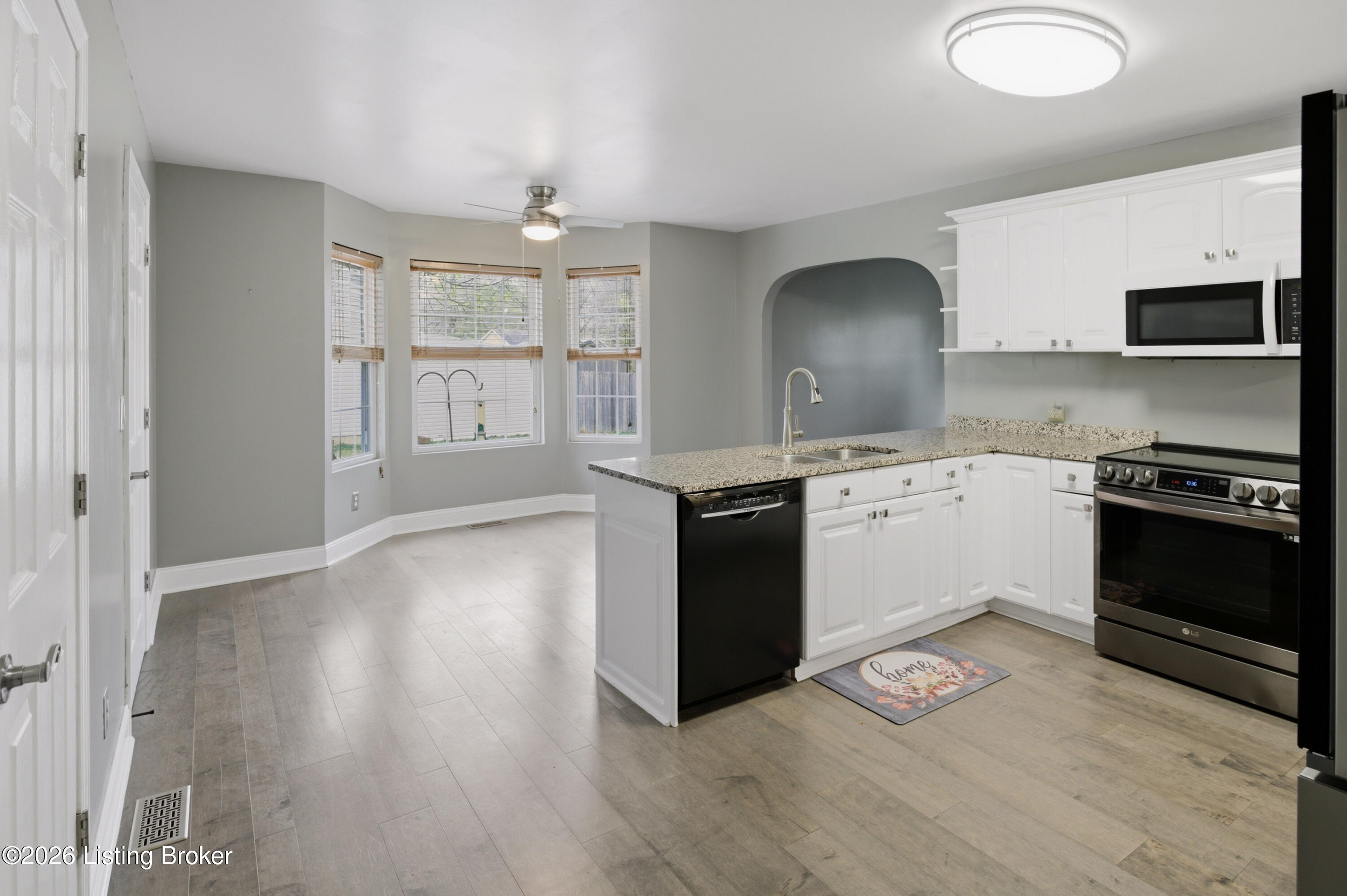 250 Wicker Ln Property Photo 12