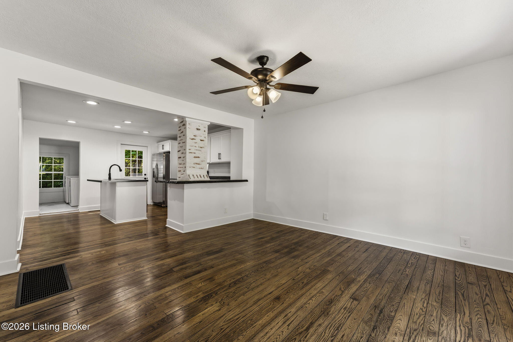 105 Brooks St Property Photo 4