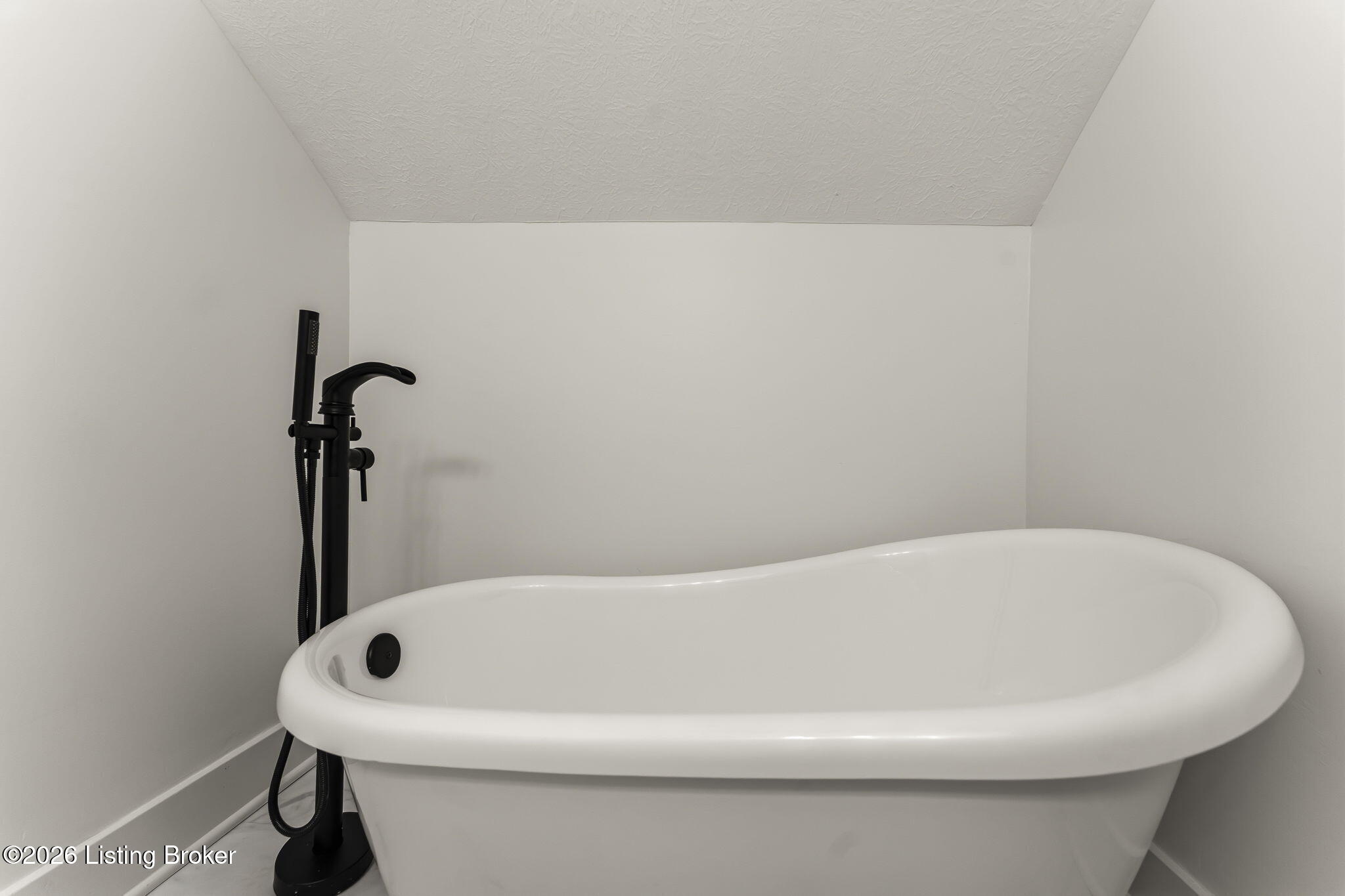 105 Brooks St Property Photo 24