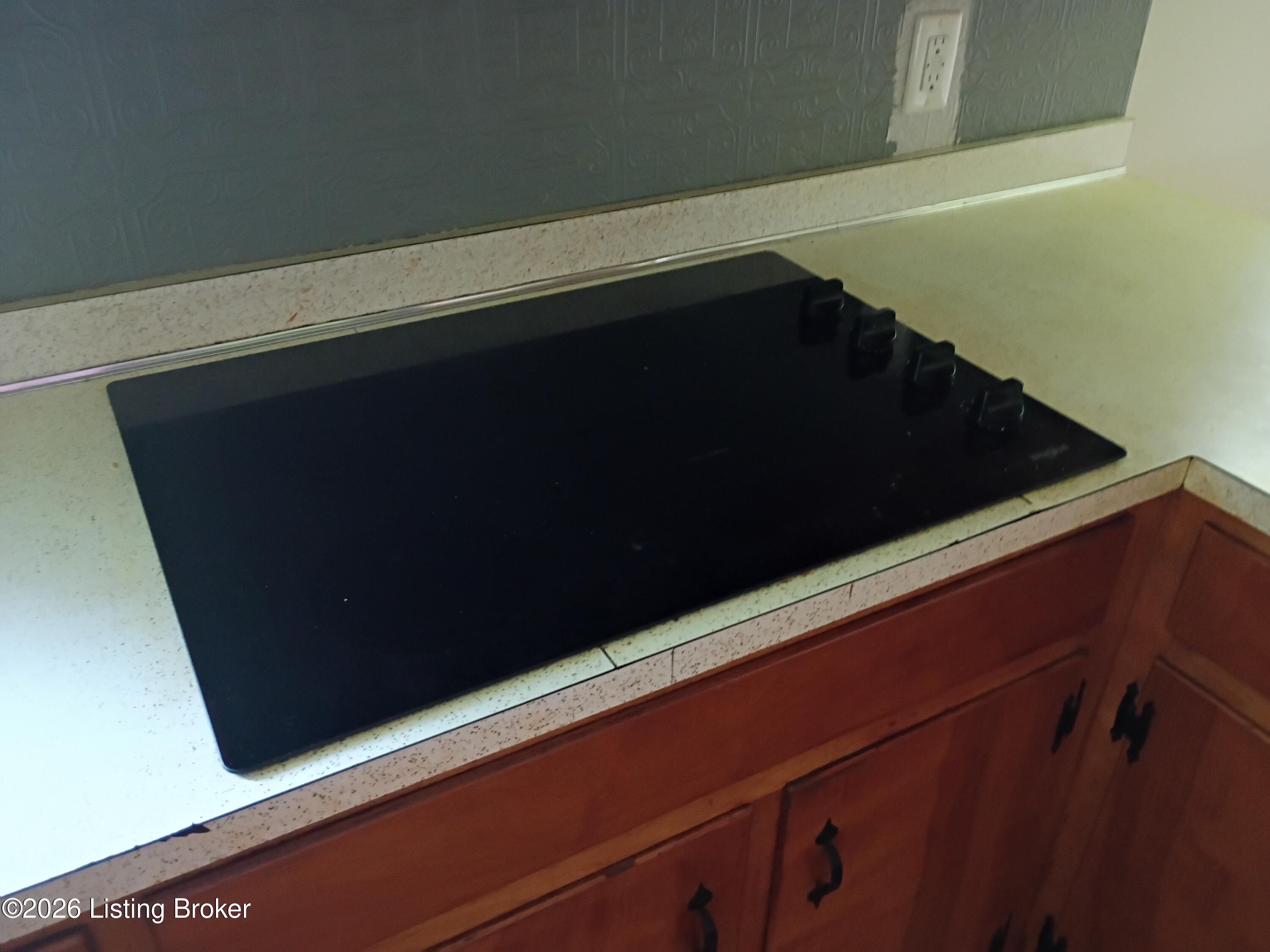 845 Bleemel Ln Property Photo 3
