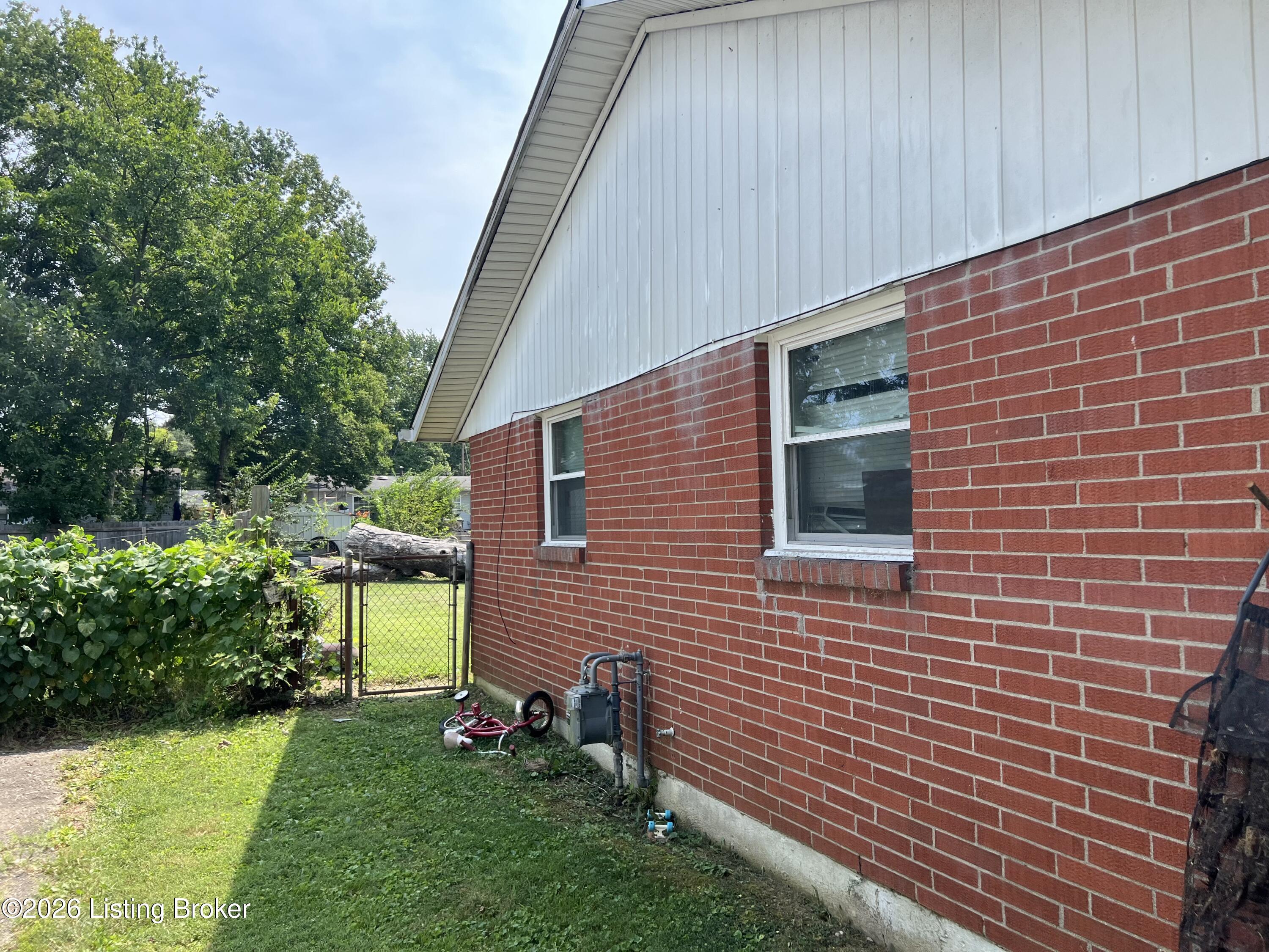 4115 Leo Ln Property Photo 6