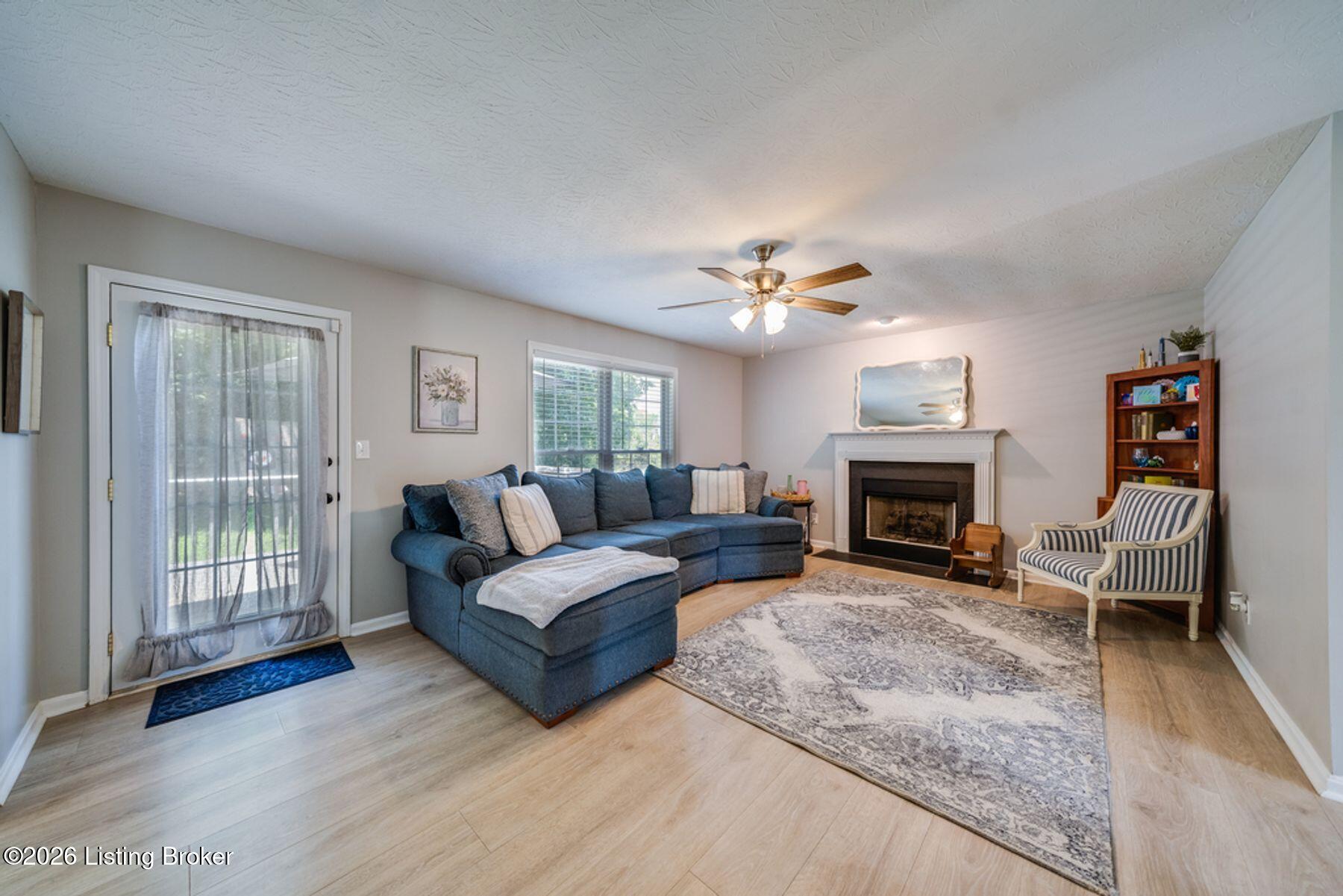 10621 Dry Creek Way Property Photo 9