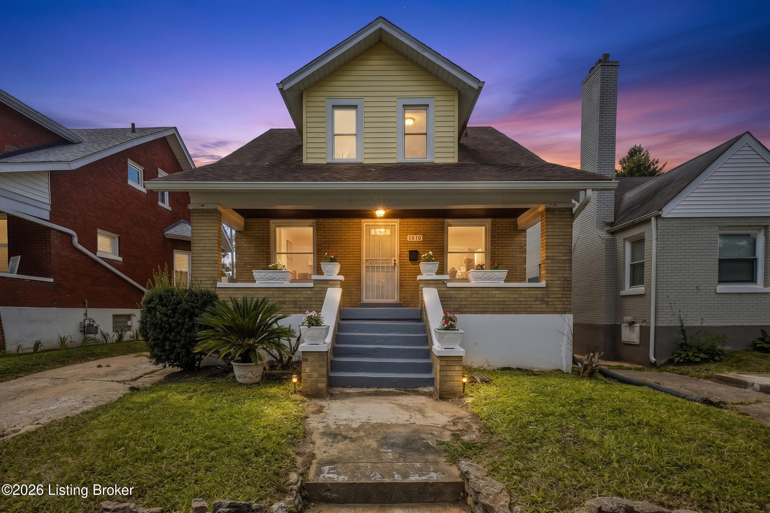 1810 Oregon Ave Property Photo 1
