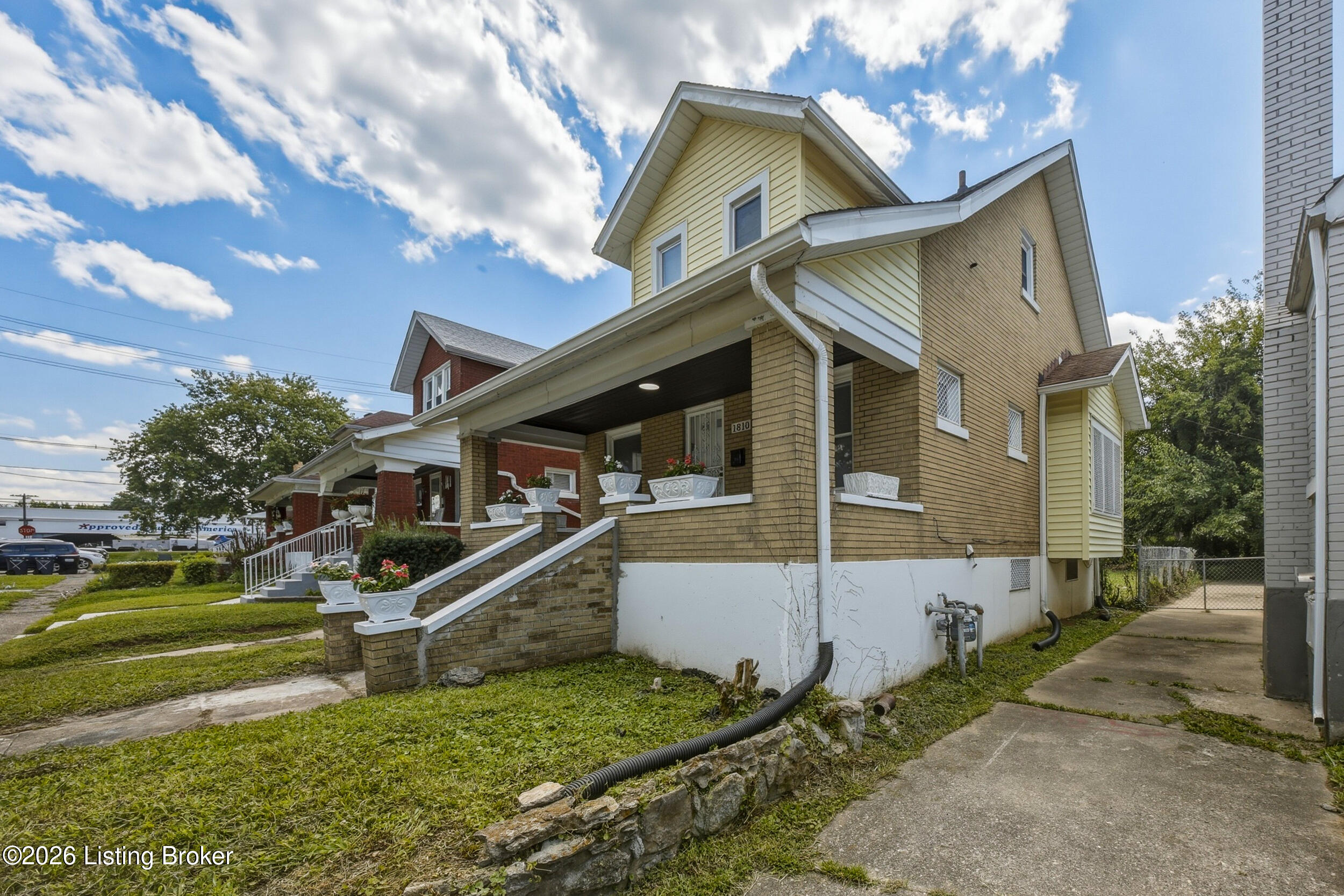 1810 Oregon Ave Property Photo 3