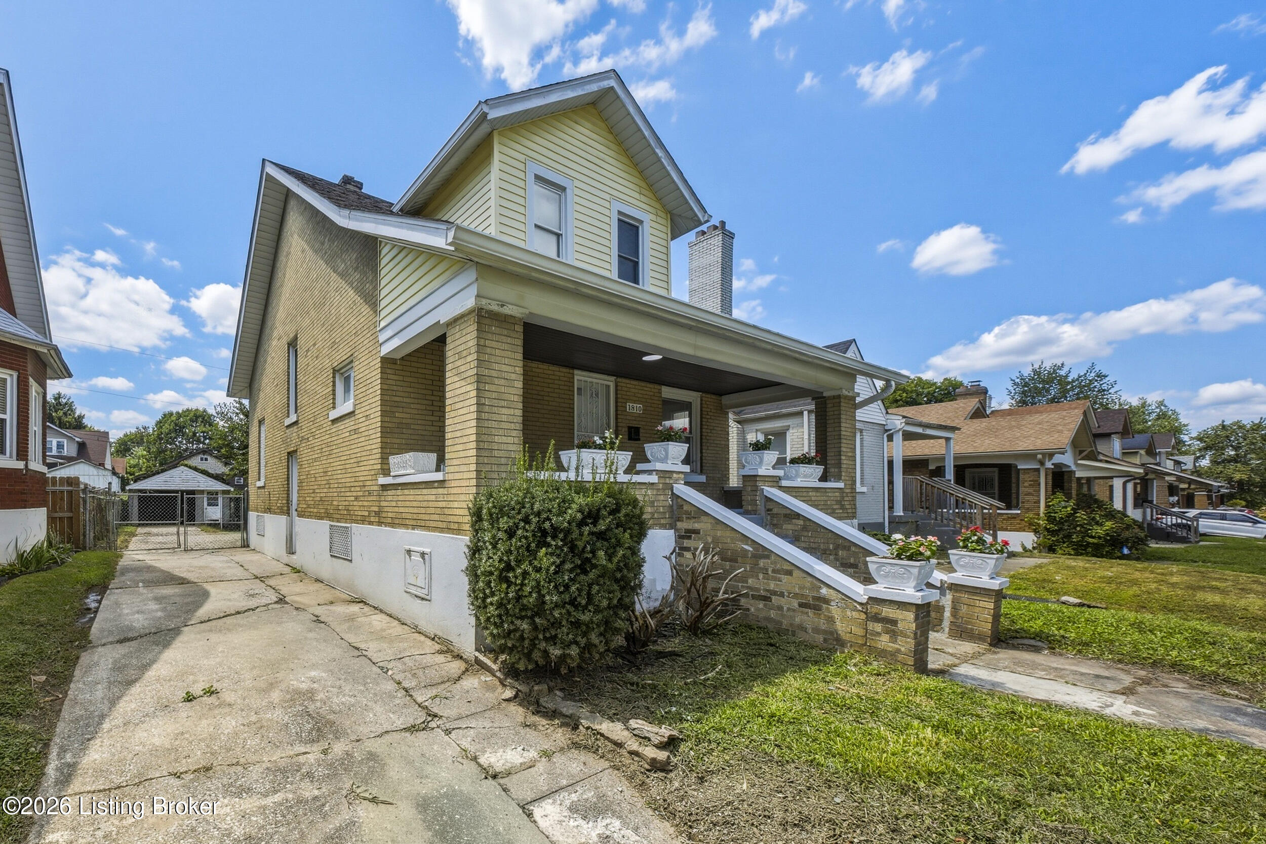 1810 Oregon Ave Property Photo 4