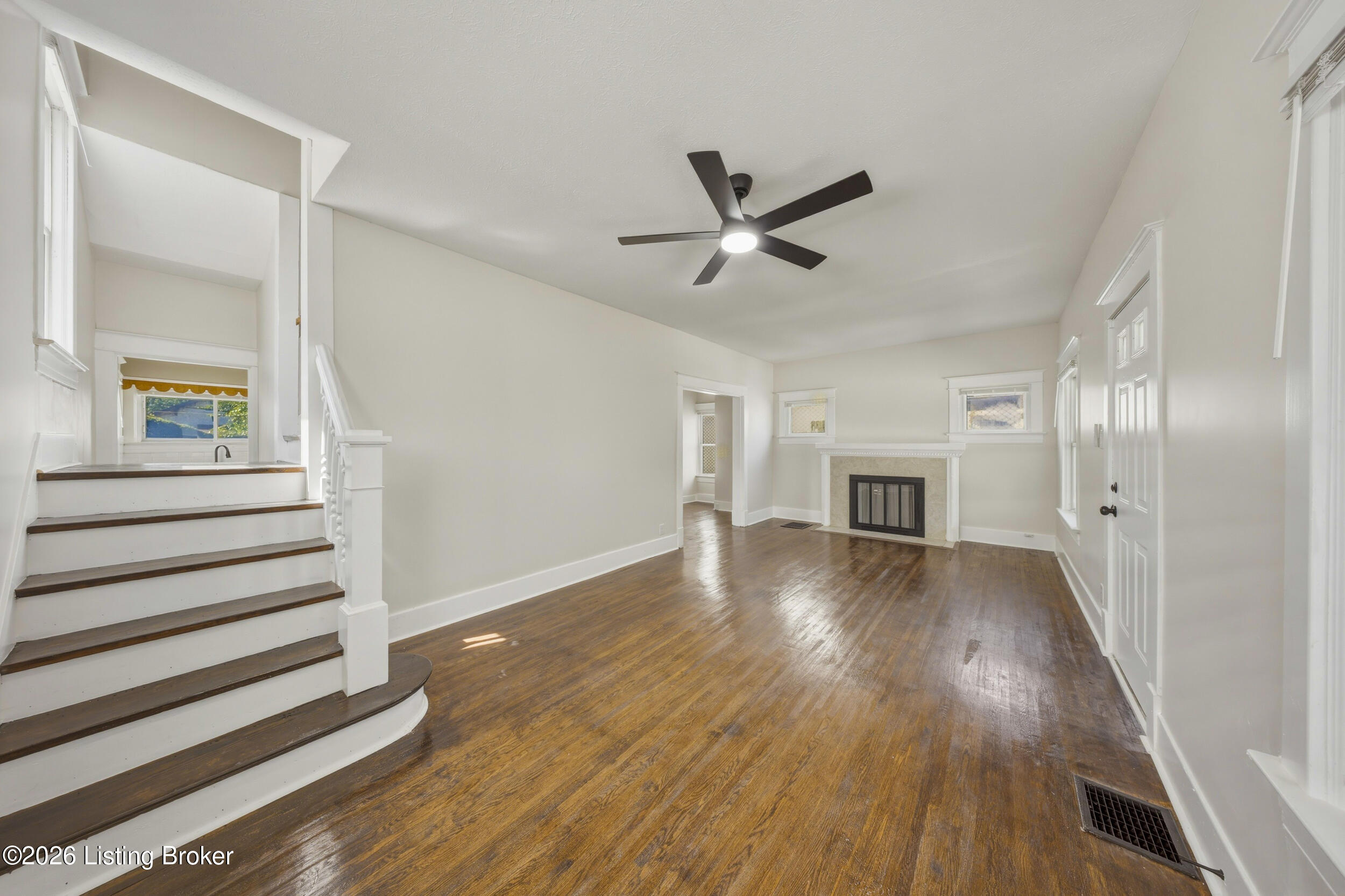 1810 Oregon Ave Property Photo 9