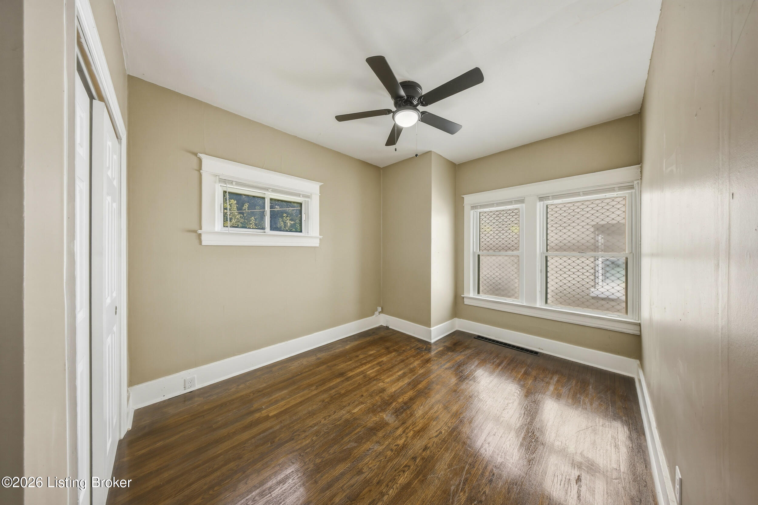 1810 Oregon Ave Property Photo 16