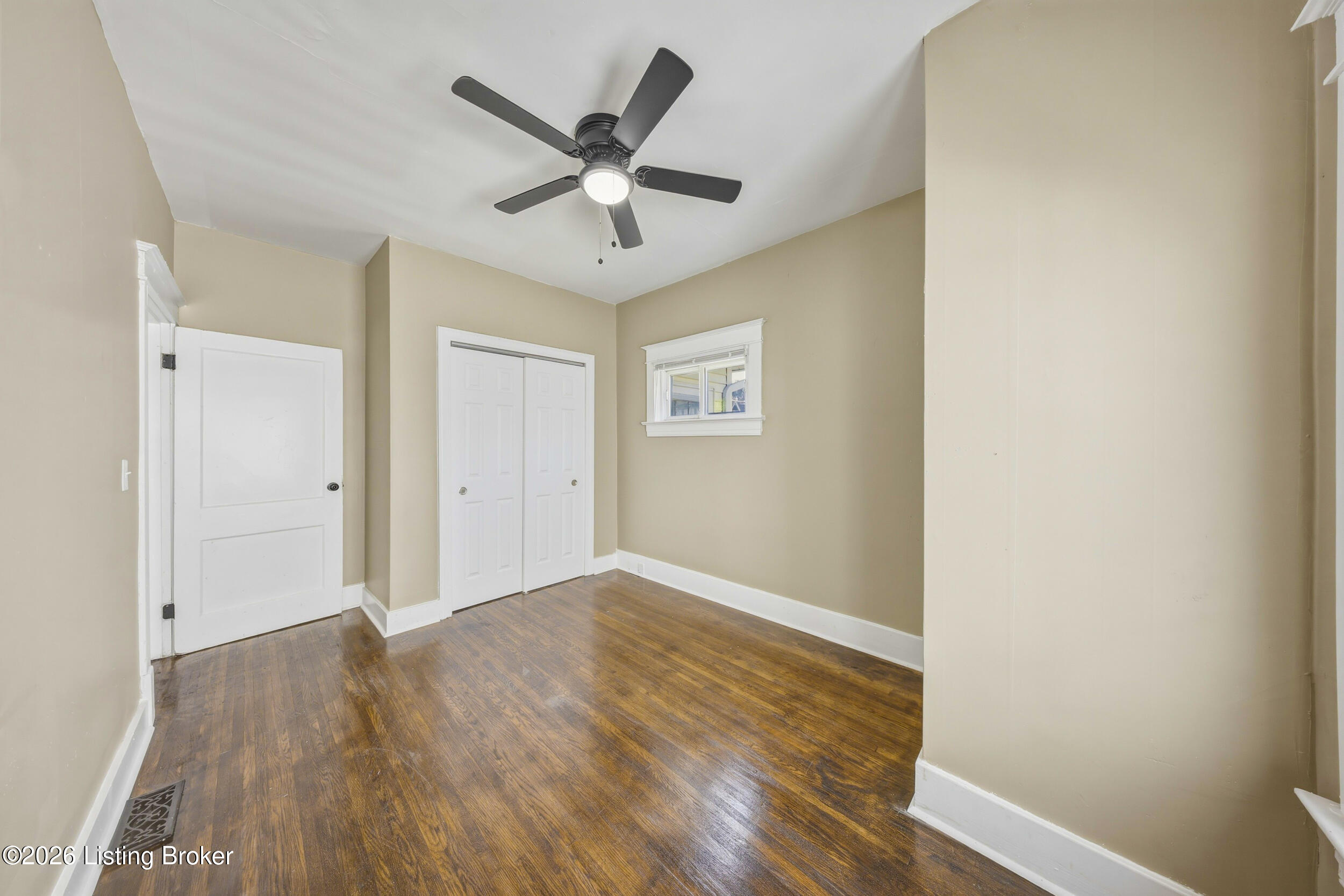 1810 Oregon Ave Property Photo 17